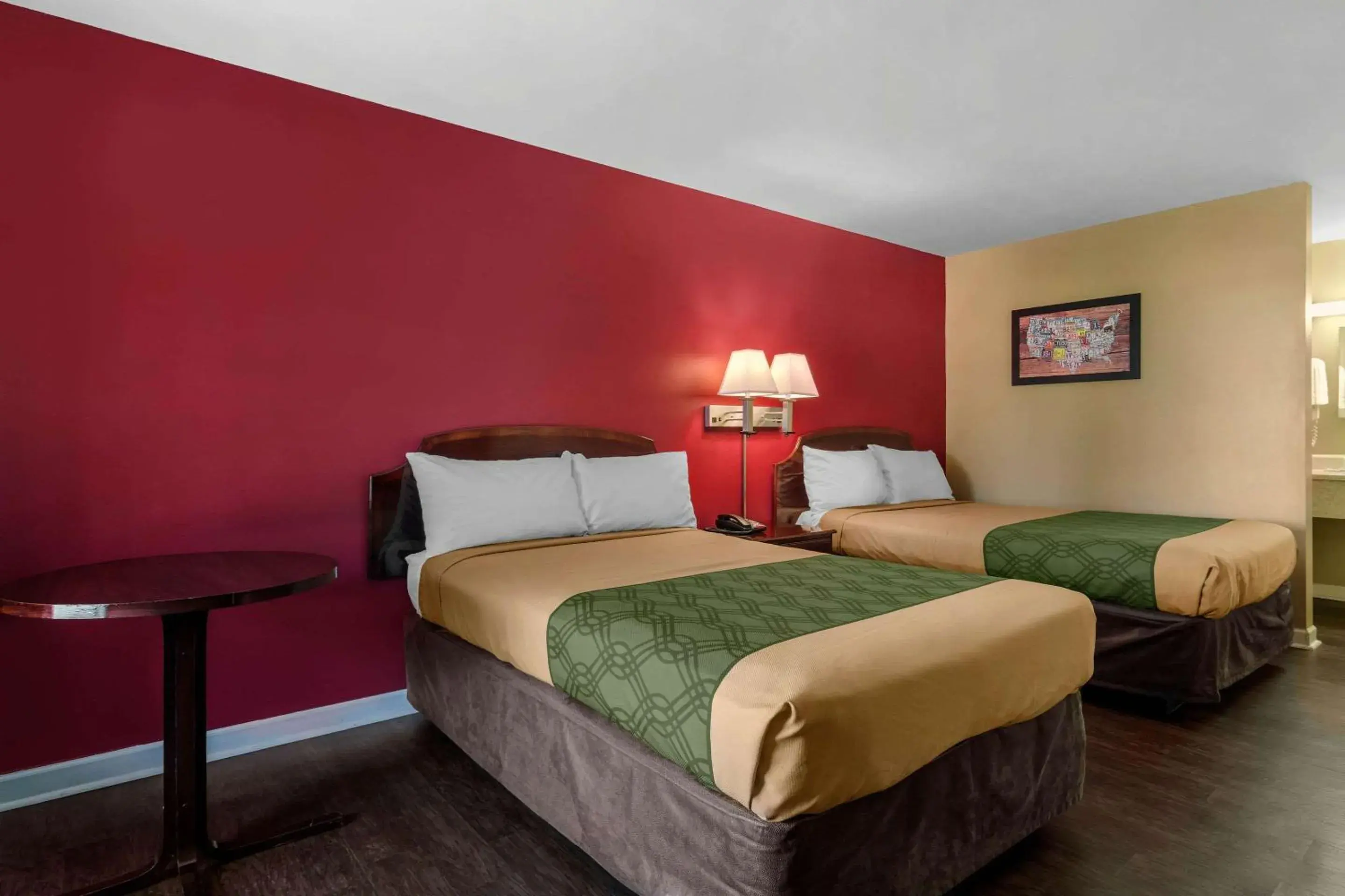 Bedroom, Bed in Econo Lodge Union City - Atlanta South Bedroom, Bed in Econo Lodge Union City - Atlanta South