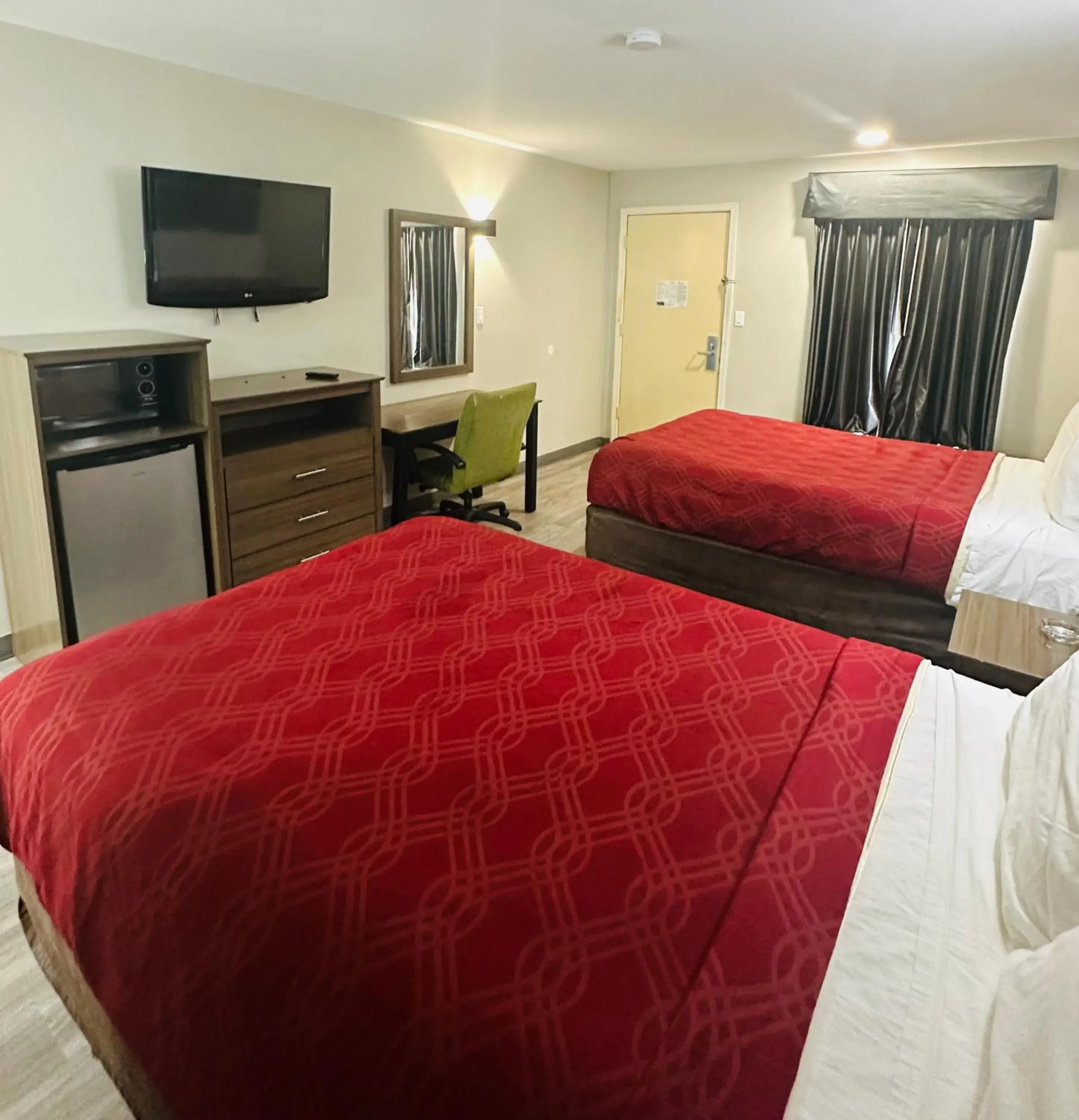 Double Room with Two Double Beds - Smoking in Econo Lodge Union City - Atlanta South Double Room with Two Double Beds - Smoking in Econo Lodge Union City - Atlanta South