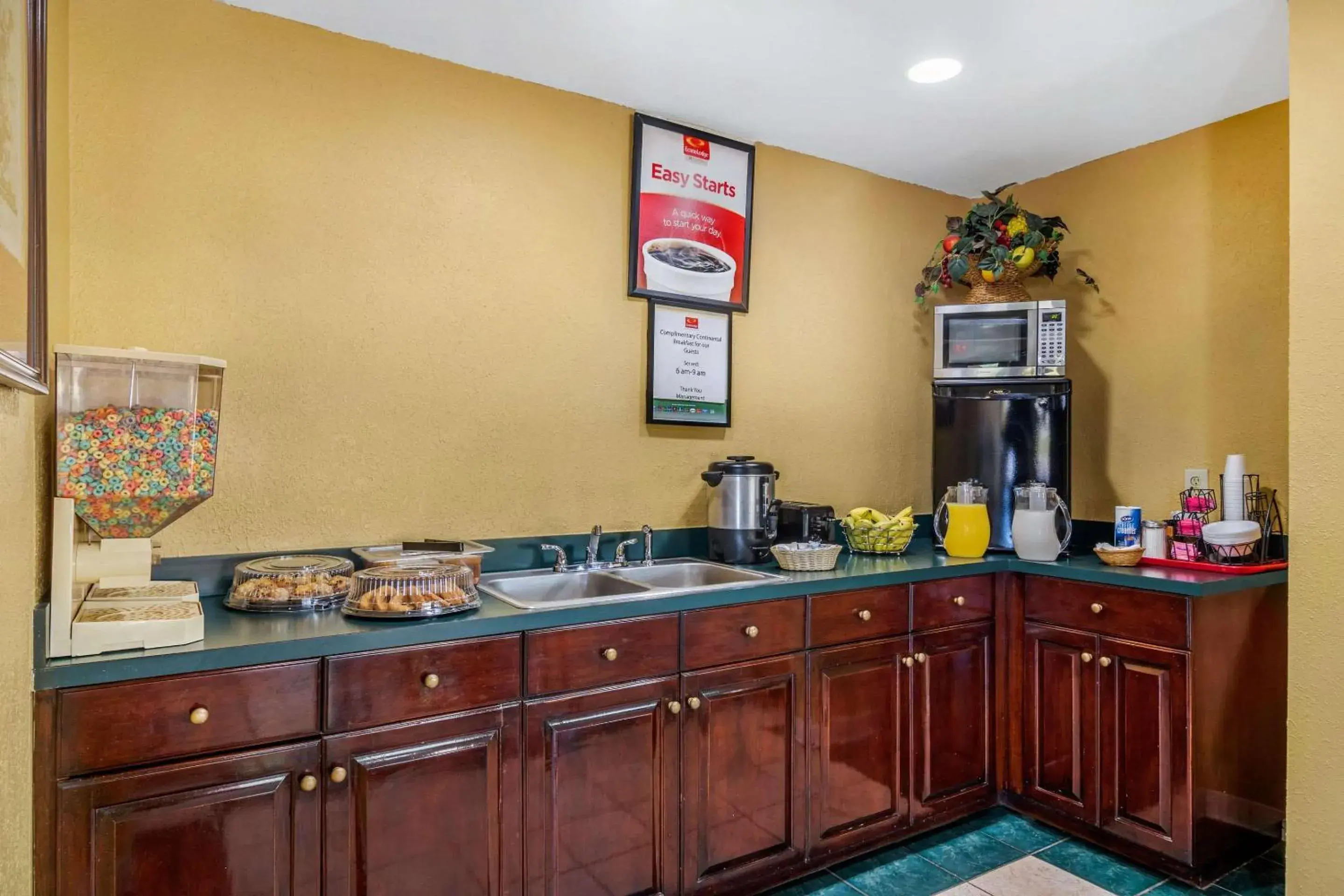 Breakfast in Econo Lodge Union City - Atlanta South Breakfast in Econo Lodge Union City - Atlanta South