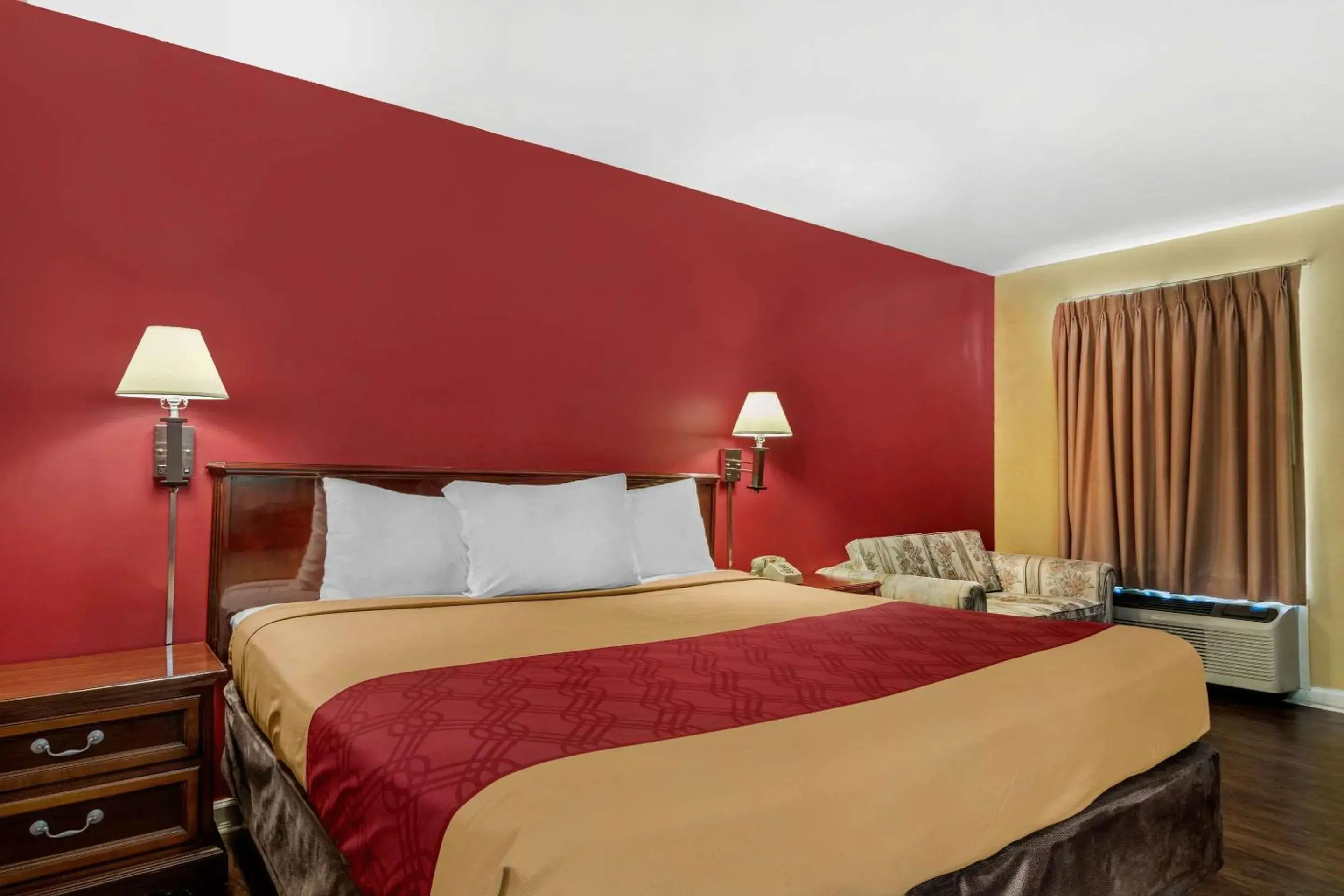 Bedroom, Bed in Econo Lodge Union City - Atlanta South Bedroom, Bed in Econo Lodge Union City - Atlanta South