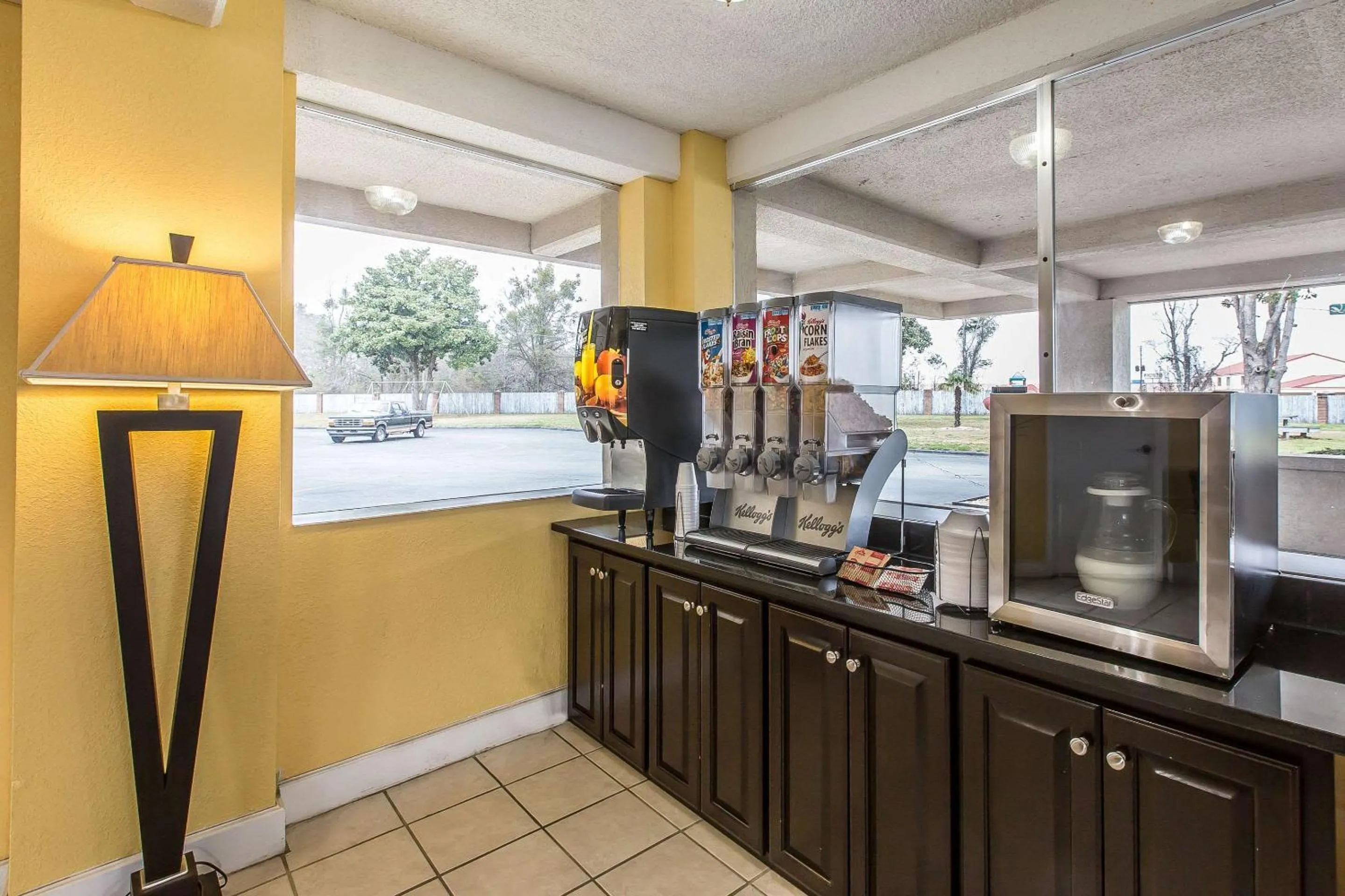 Restaurant/places to eat in Econo Lodge Byron near Historic District - Warner Robins