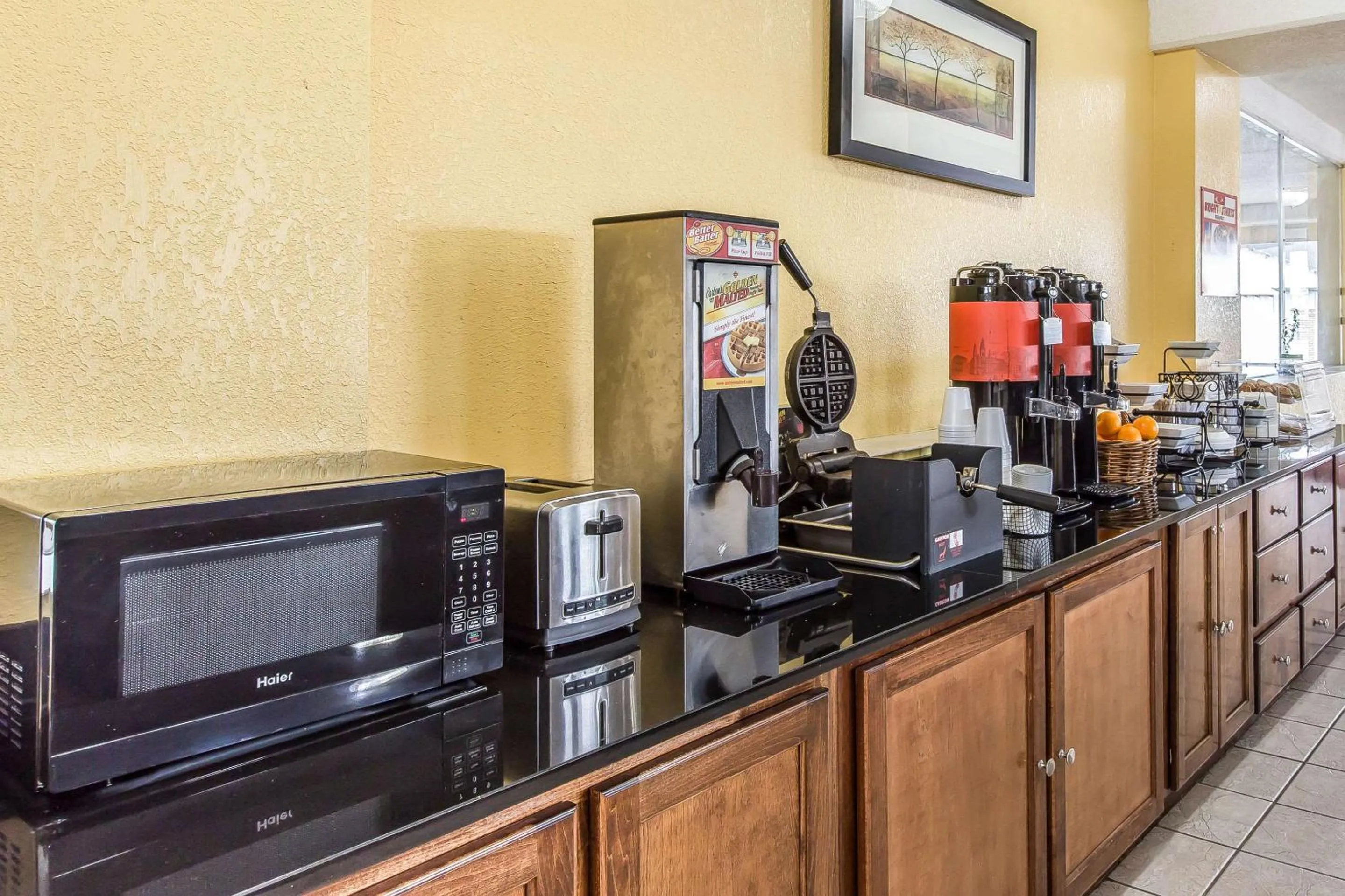 Restaurant/places to eat in Econo Lodge Byron near Historic District - Warner Robins