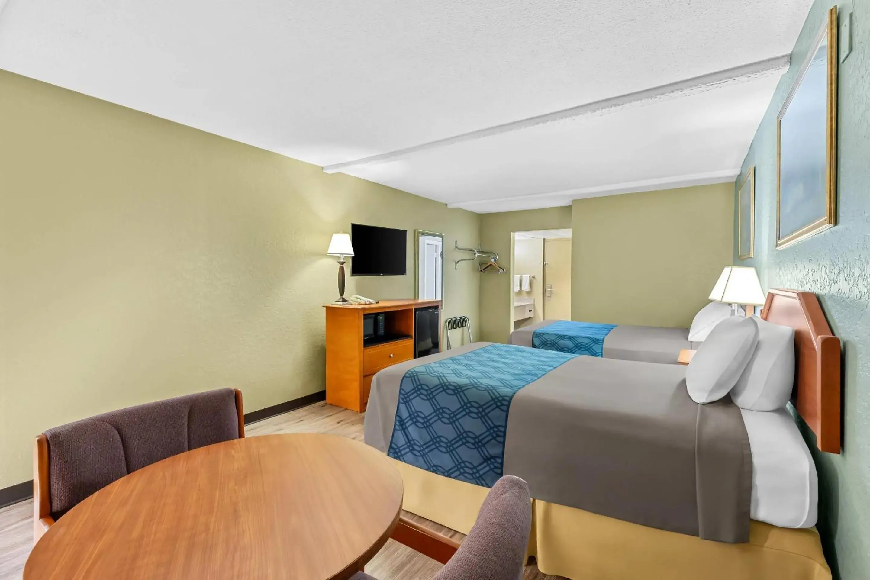 Bedroom, Bed in Rodeway Inn Stone Mountain Bedroom, Bed in Rodeway Inn Stone Mountain