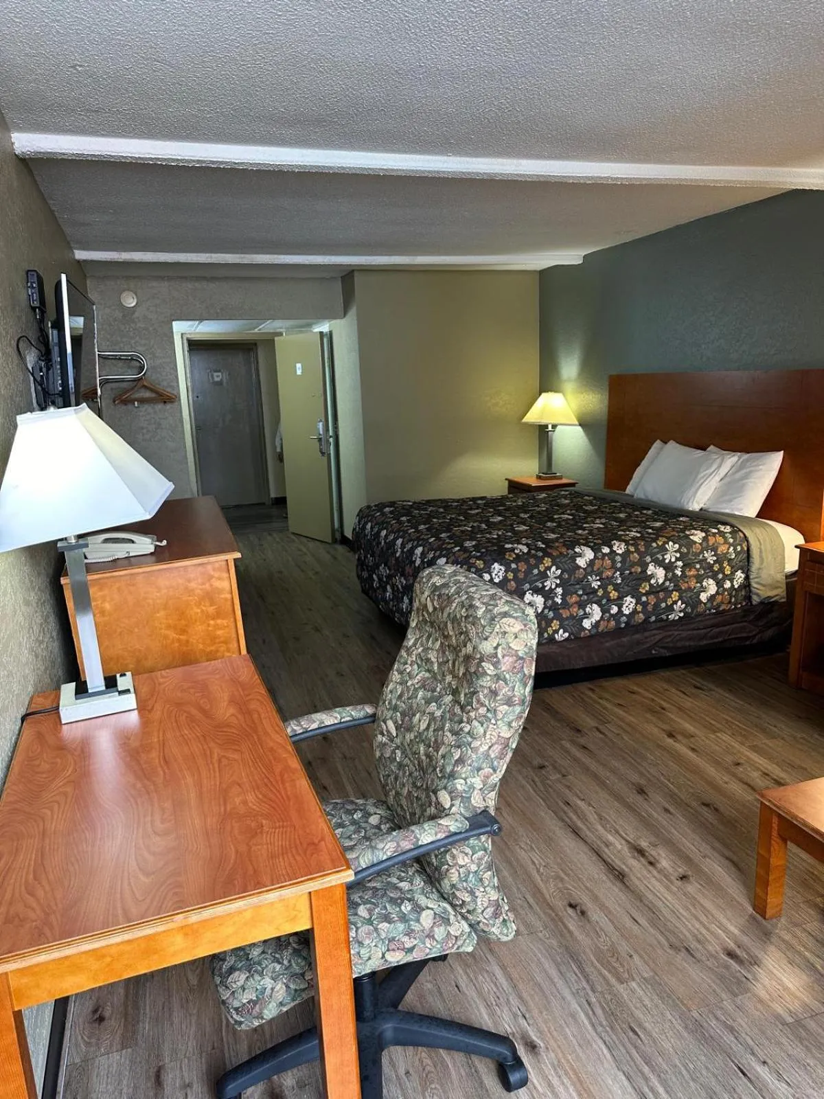 Bed in Rodeway Inn Stone Mountain