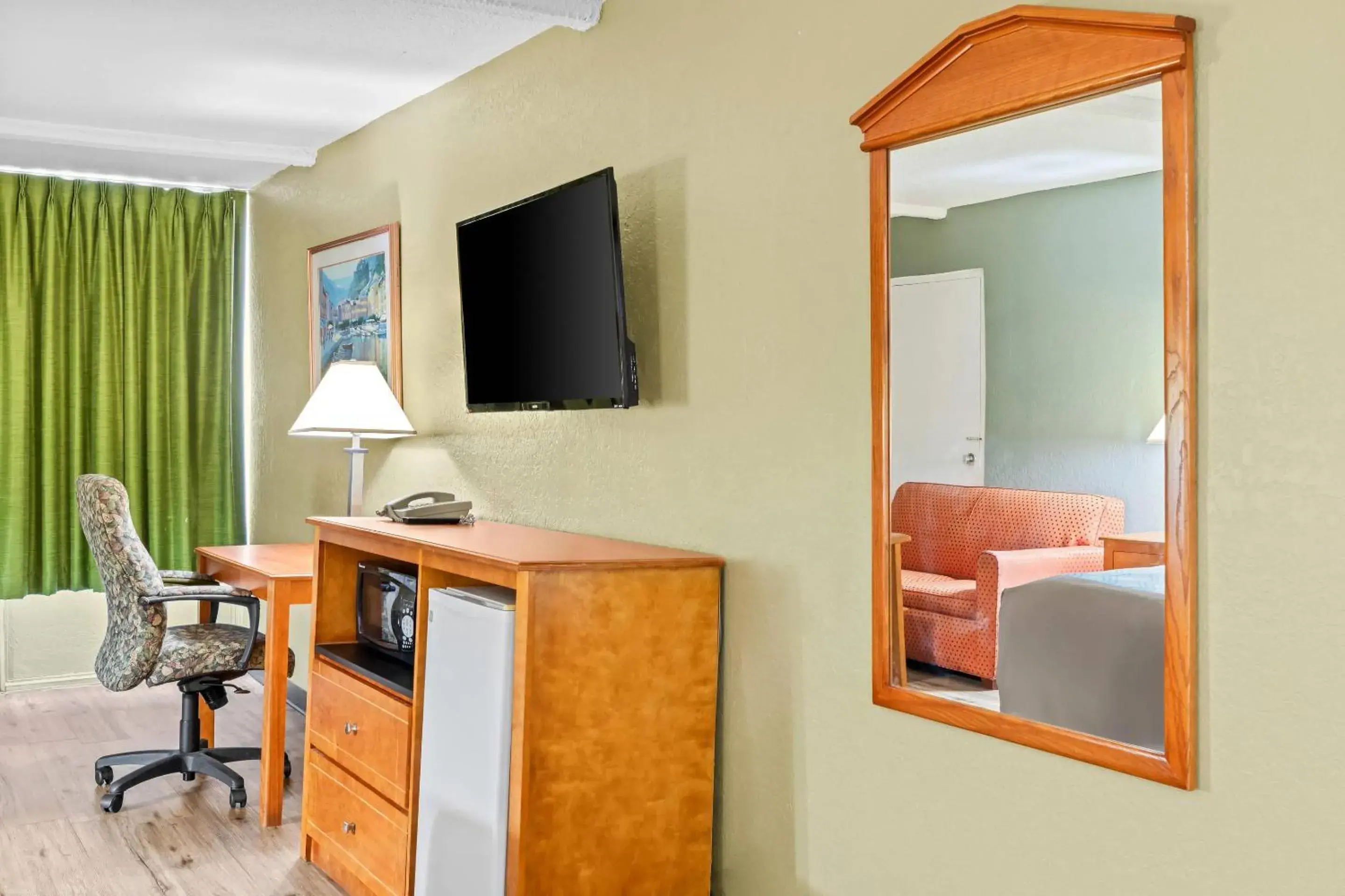 Bedroom in Rodeway Inn Stone Mountain Bedroom in Rodeway Inn Stone Mountain