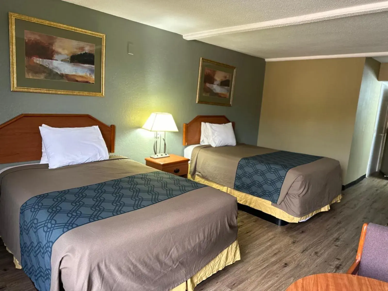 Bed in Rodeway Inn Stone Mountain Bed in Rodeway Inn Stone Mountain