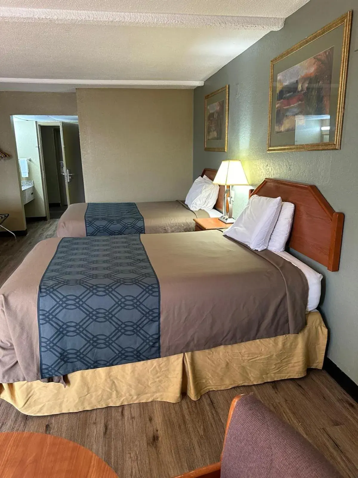 Bed in Rodeway Inn Stone Mountain Bed in Rodeway Inn Stone Mountain