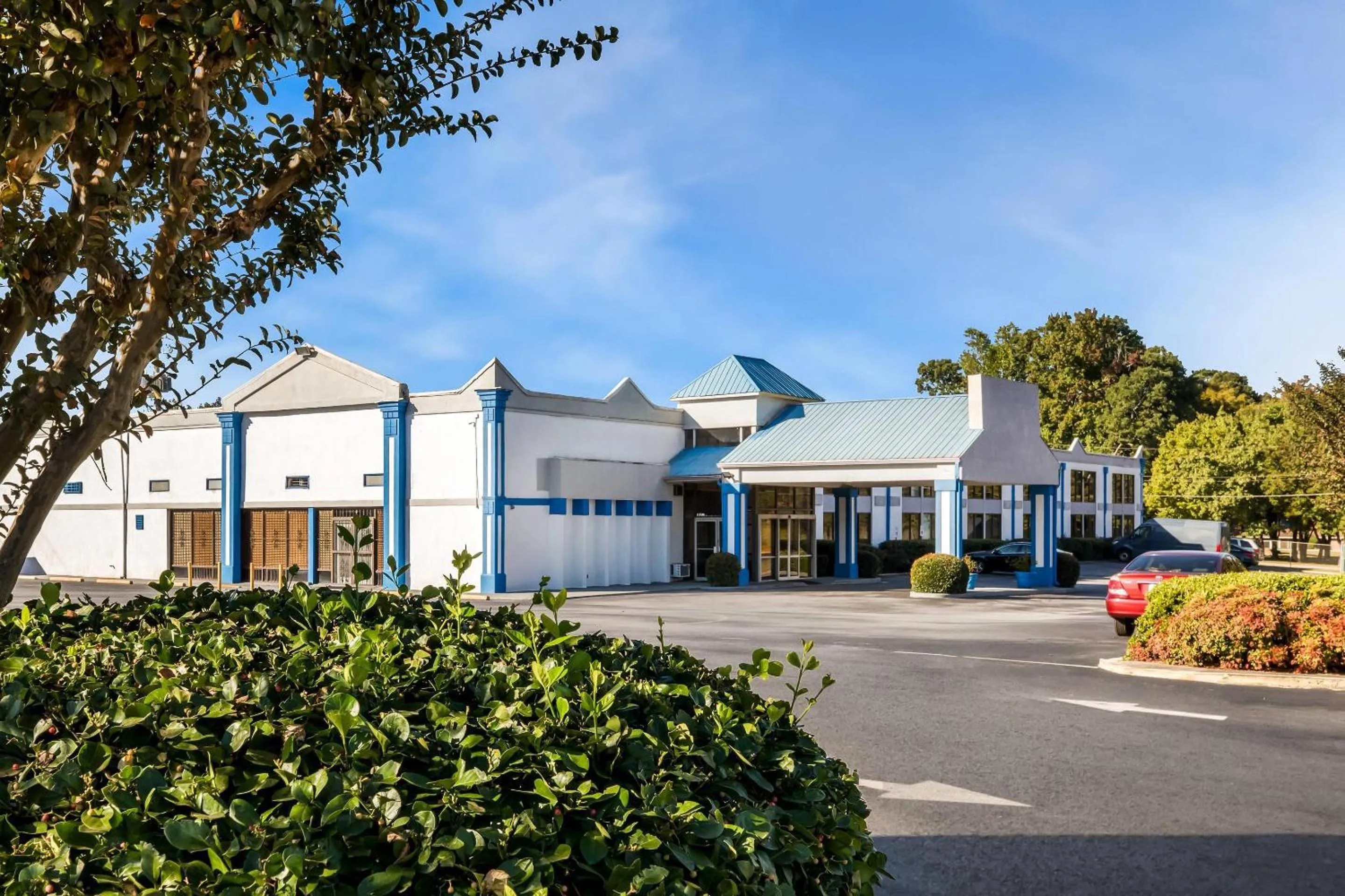 Property building in Rodeway Inn Stone Mountain