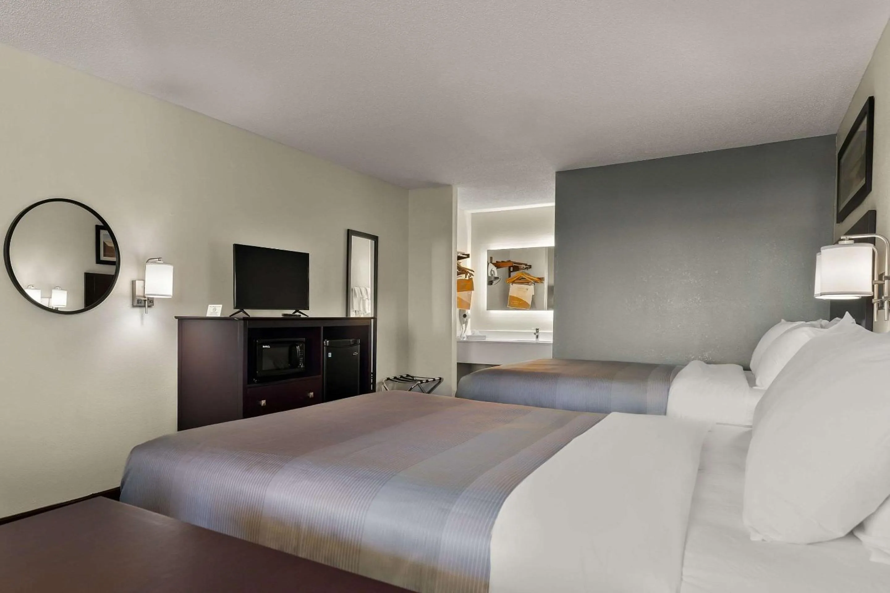 Bedroom, Bed in Quality Inn & Suites Dublin