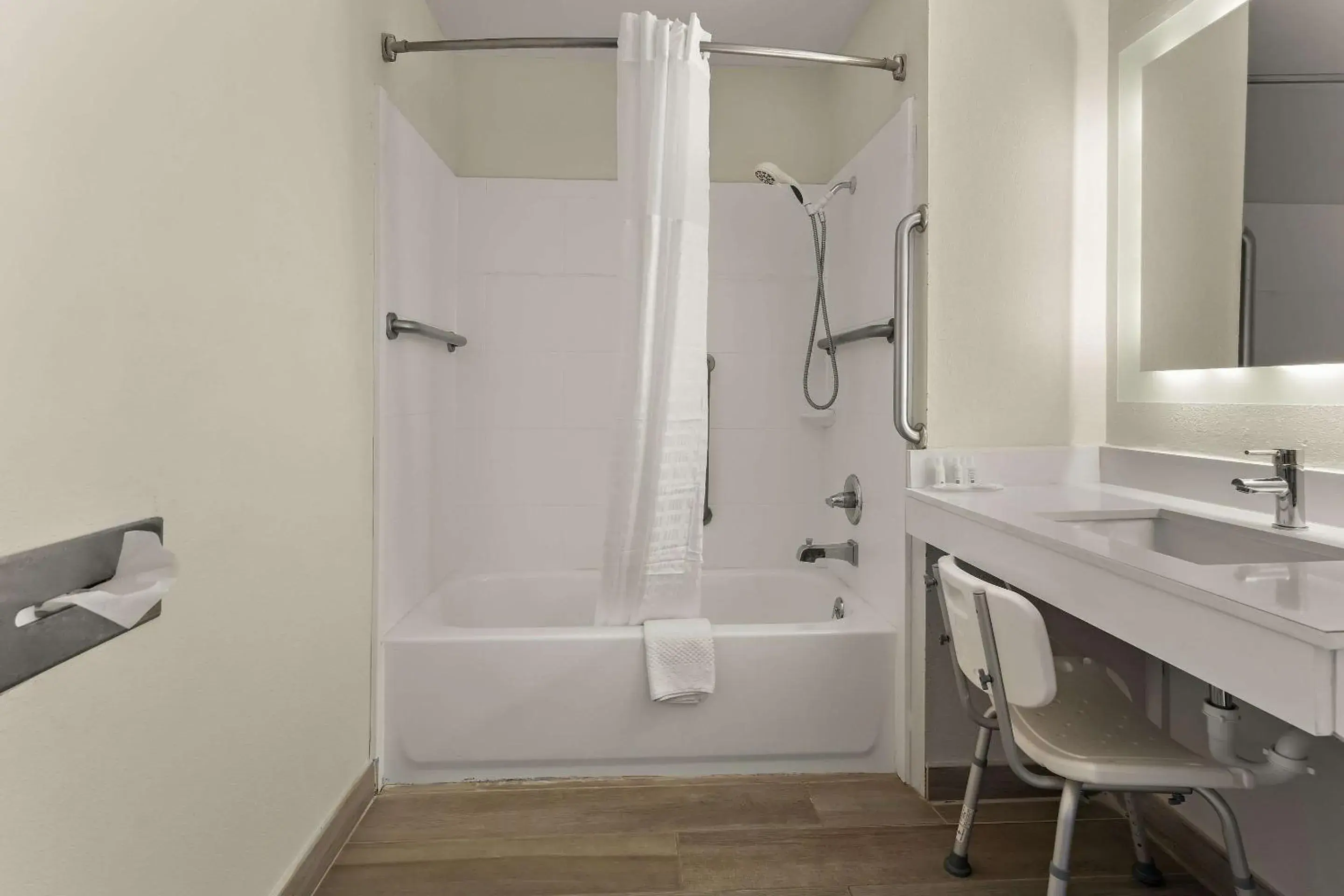 Bedroom in Quality Inn & Suites Dublin Bedroom in Quality Inn & Suites Dublin