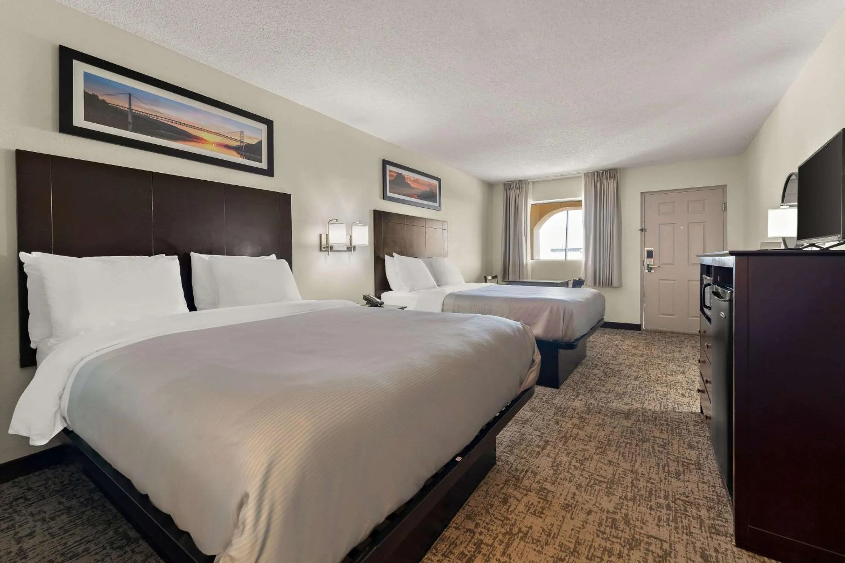 Bedroom, Bed in Quality Inn & Suites Dublin