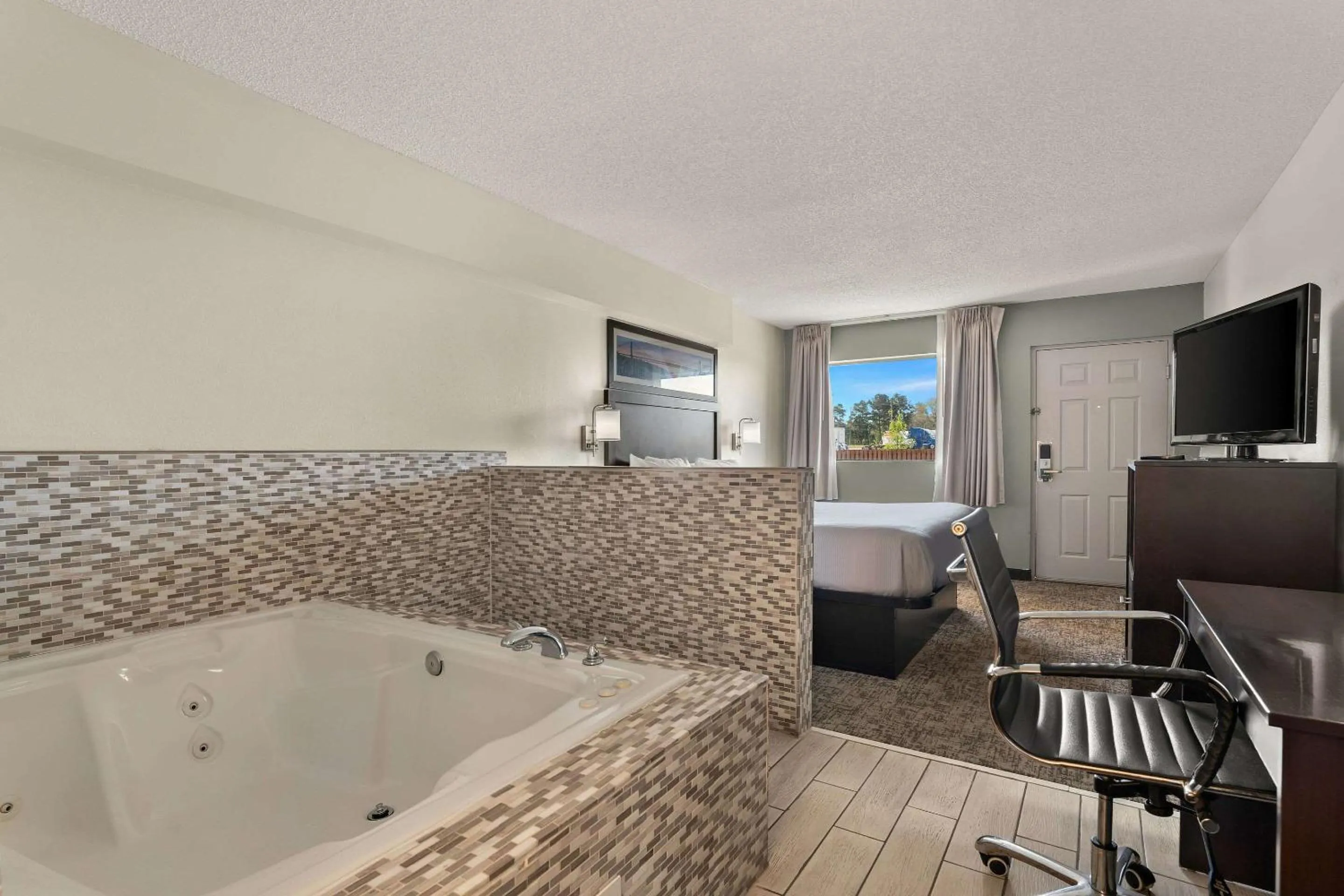 Bedroom, Bed in Quality Inn & Suites Dublin