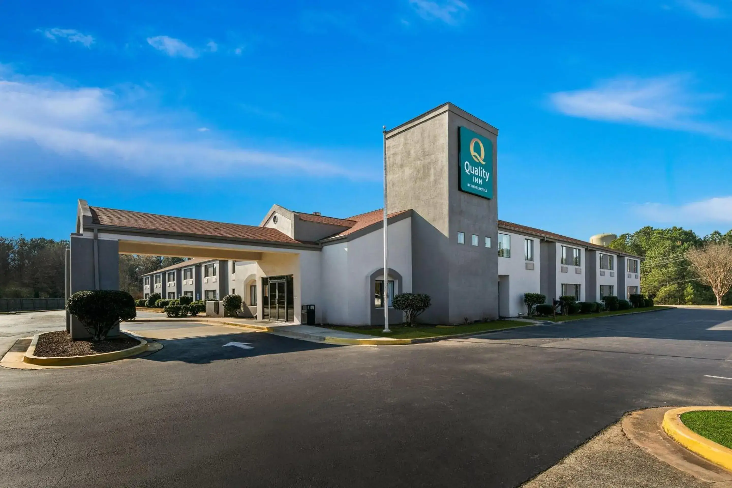 Property building in Quality Inn Property building in Quality Inn