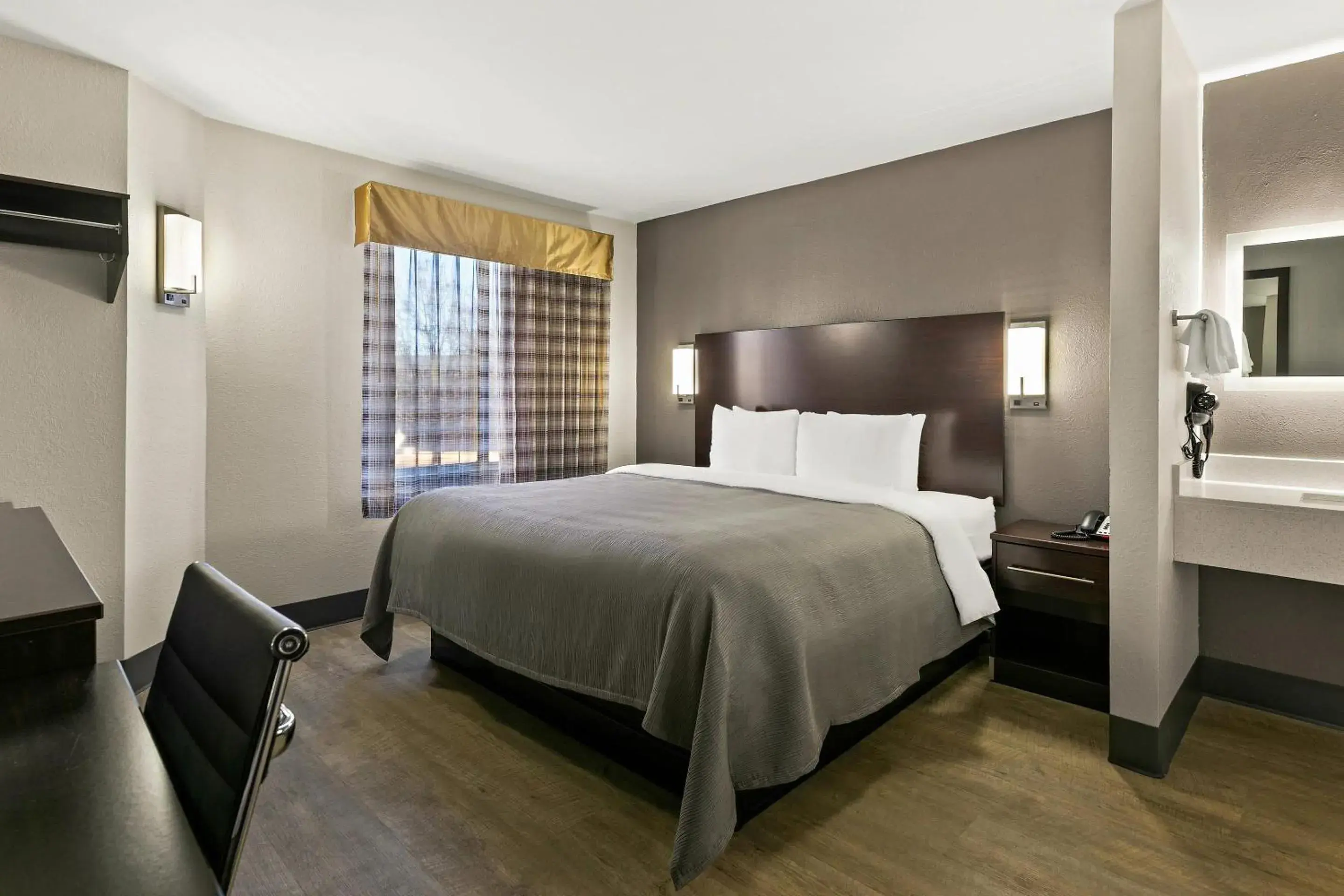 Bedroom, Bed in Quality Inn Bedroom, Bed in Quality Inn