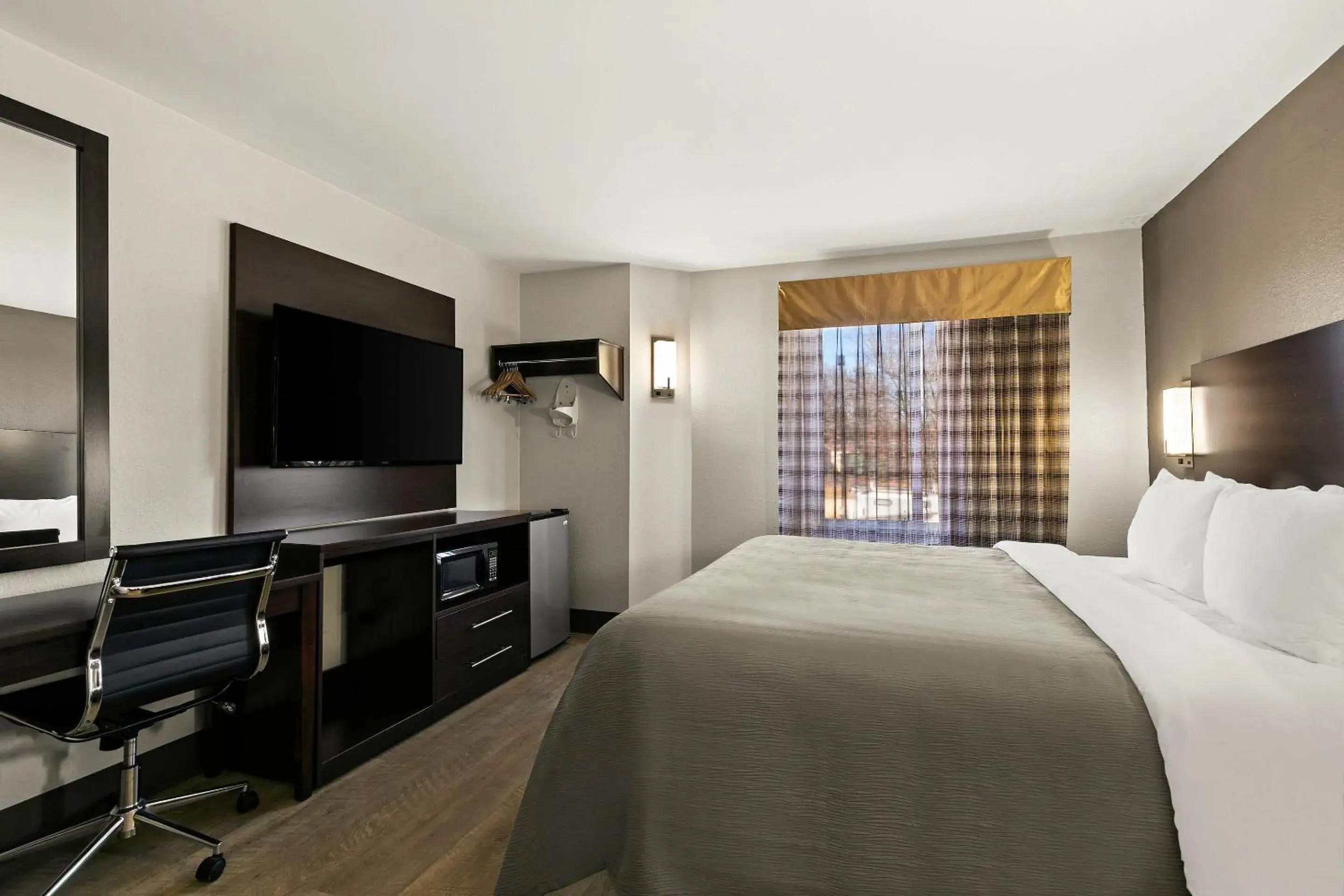 Bedroom, Bed in Quality Inn Bedroom, Bed in Quality Inn