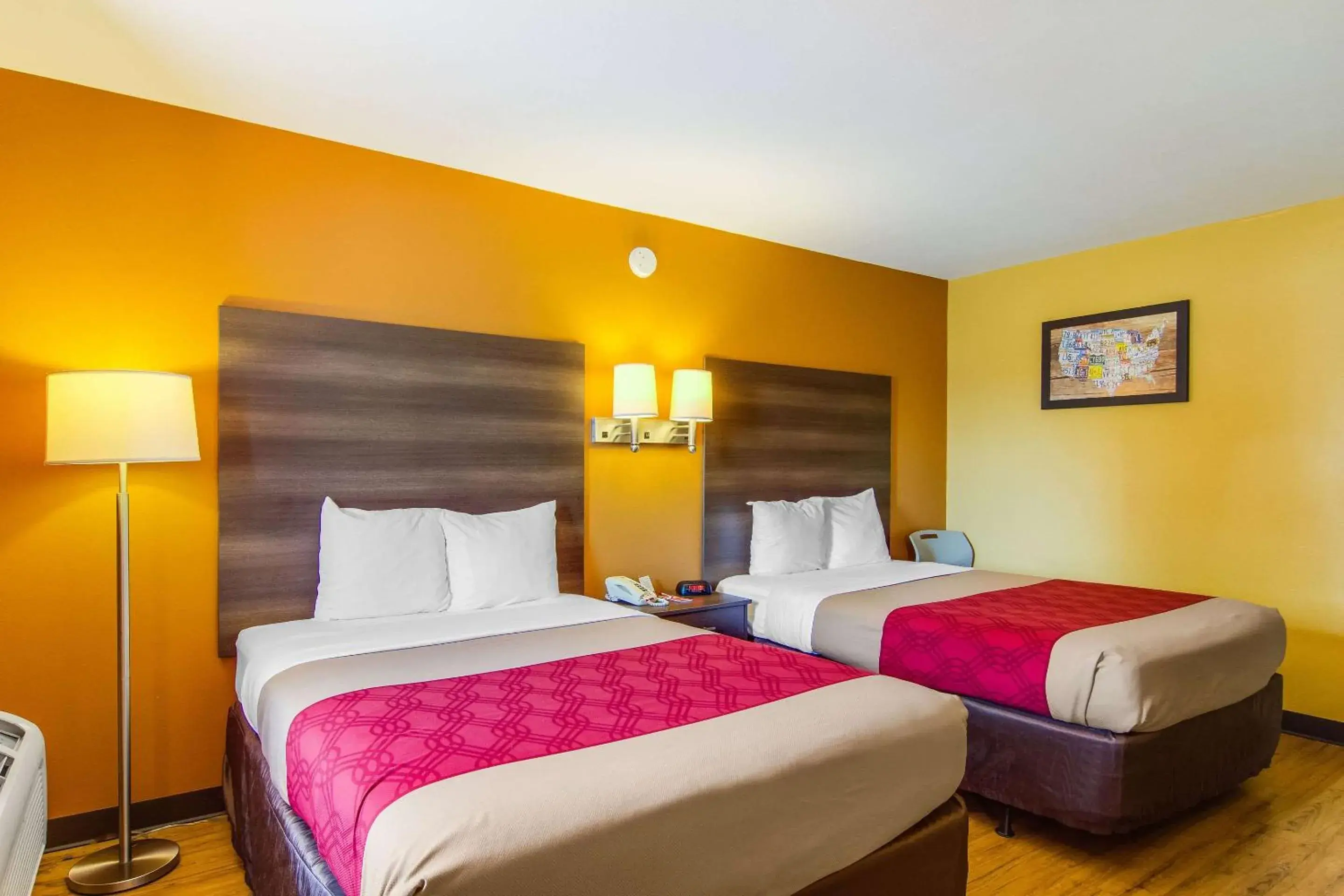 Double Room with Two Double Beds - Accessible/Non-Smoking in Econo Lodge Double Room with Two Double Beds - Accessible/Non-Smoking in Econo Lodge