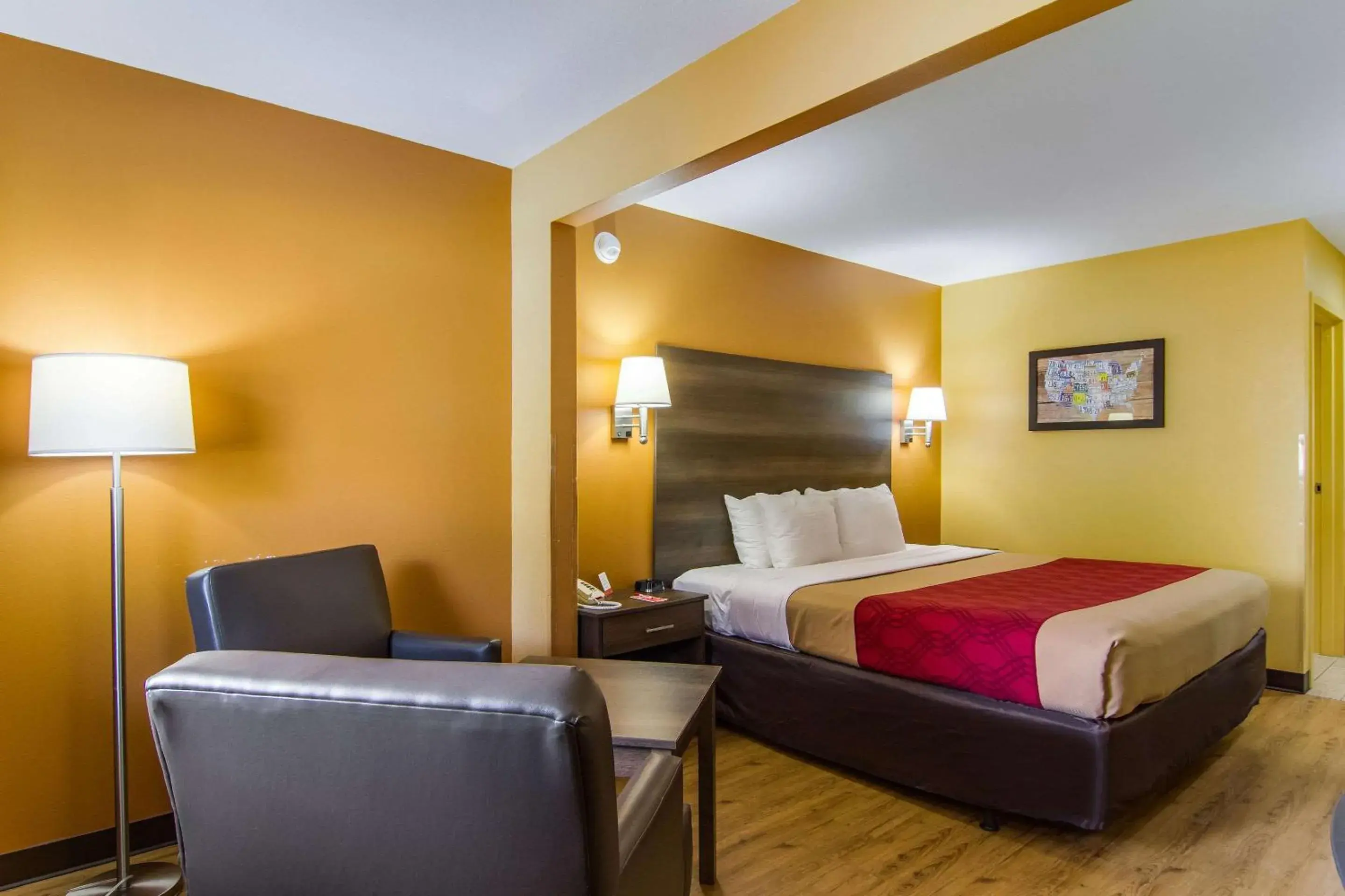 Standard King Room - Non-Smoking in Econo Lodge Standard King Room - Non-Smoking in Econo Lodge