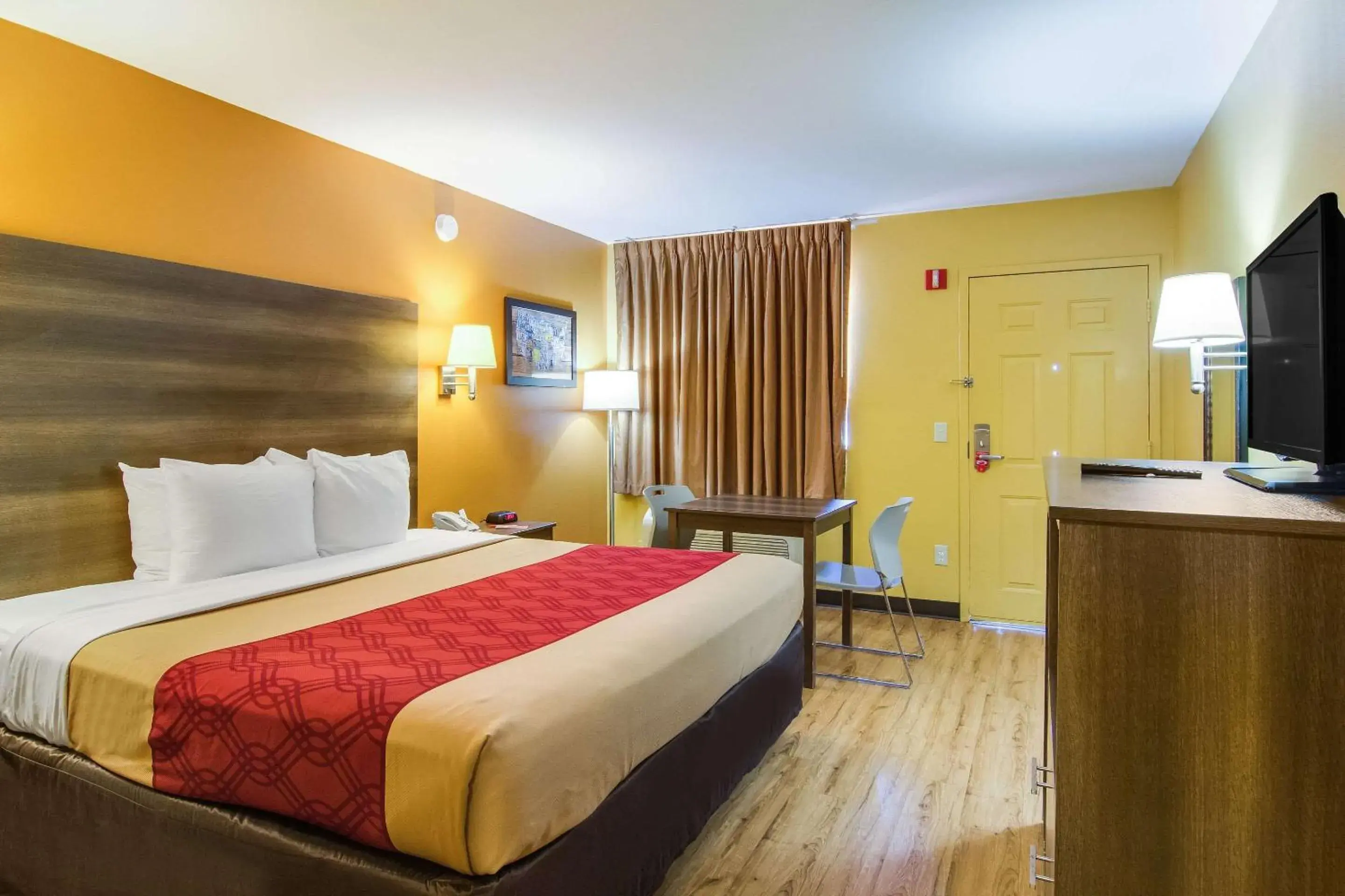 King Room - Accessible/Non-Smoking in Econo Lodge King Room - Accessible/Non-Smoking in Econo Lodge