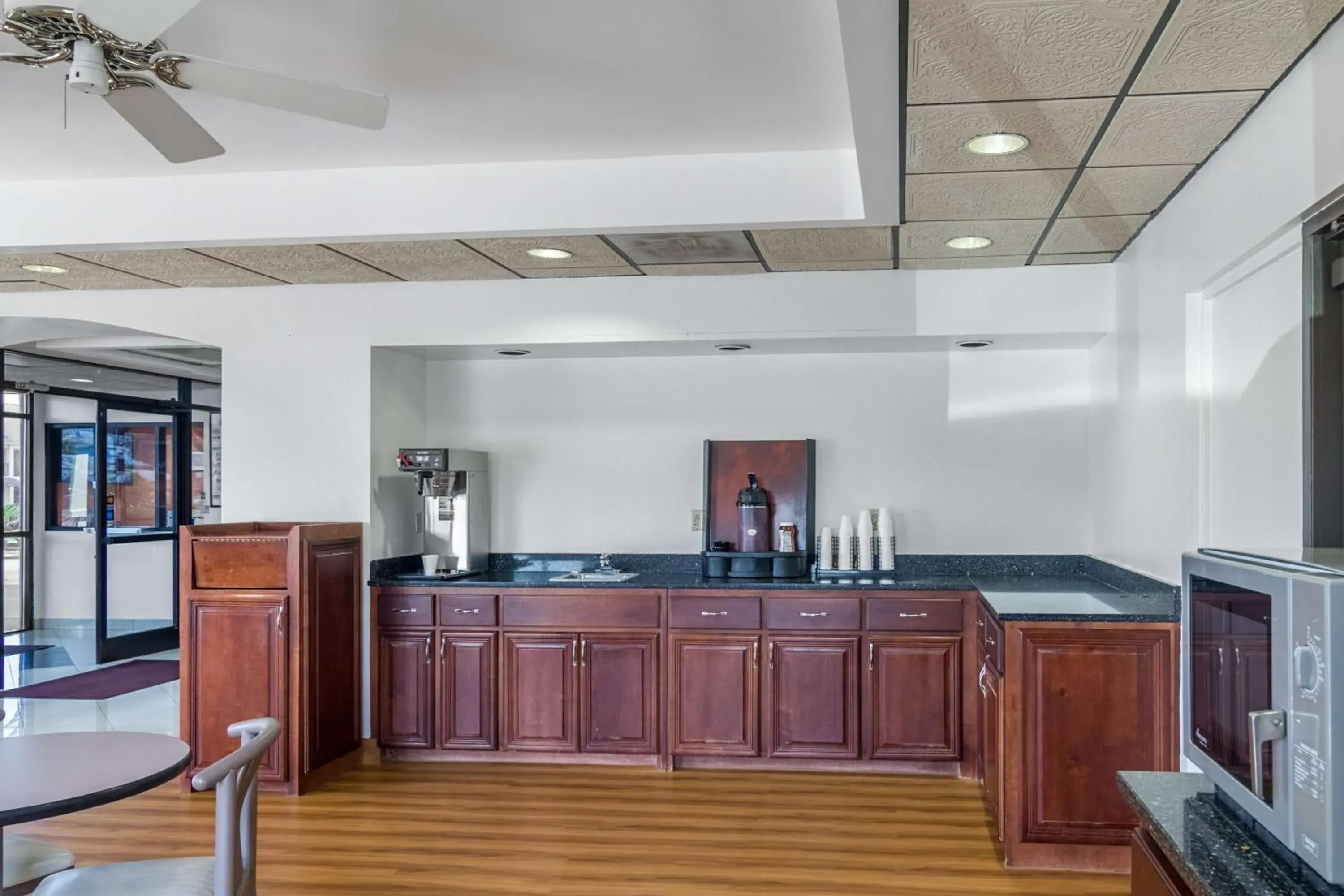 Lobby or reception in Motel 6 Waycross Lobby or reception in Motel 6 Waycross