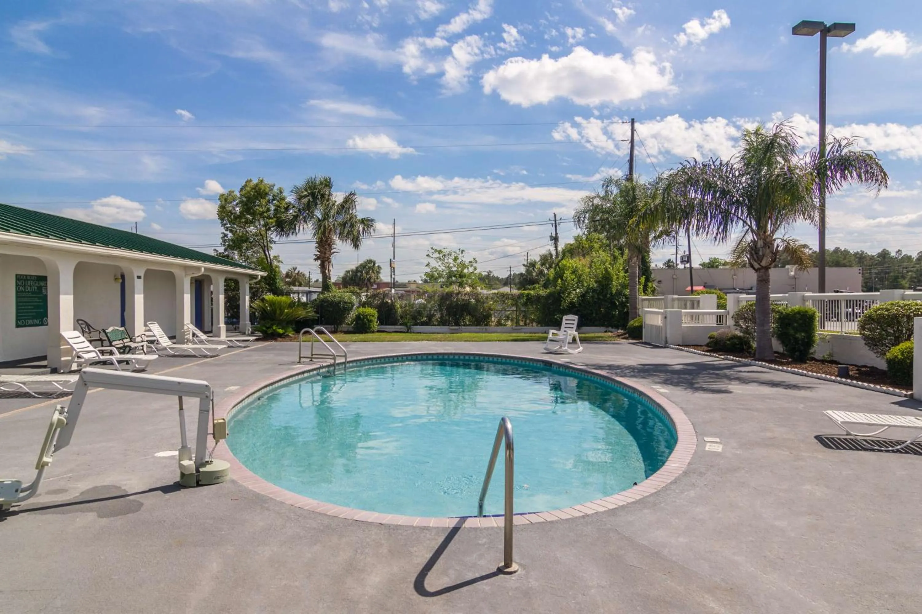 Day in Motel 6 Waycross