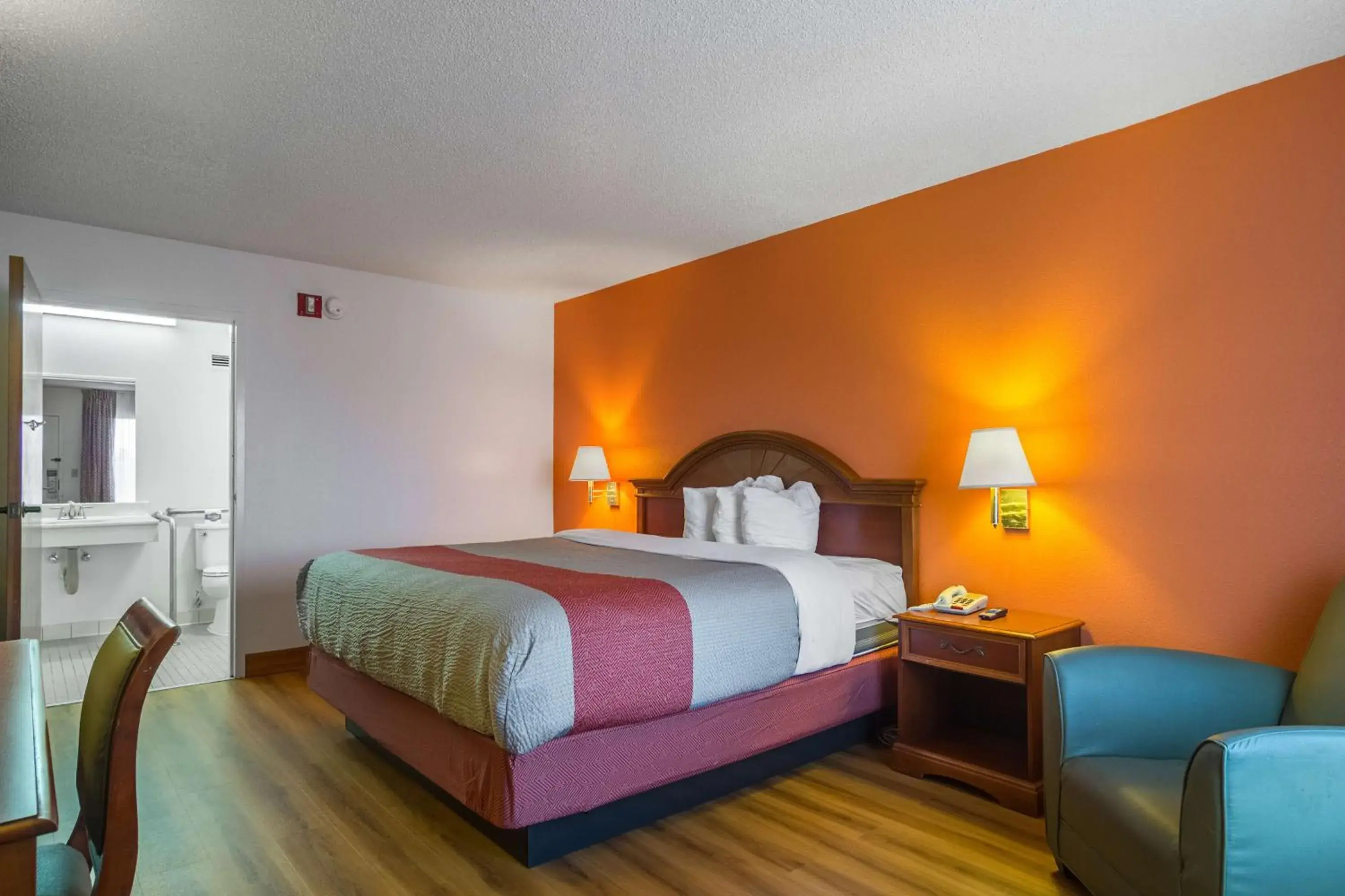 Photo of the whole room, Bed in Motel 6 Waycross Photo of the whole room, Bed in Motel 6 Waycross