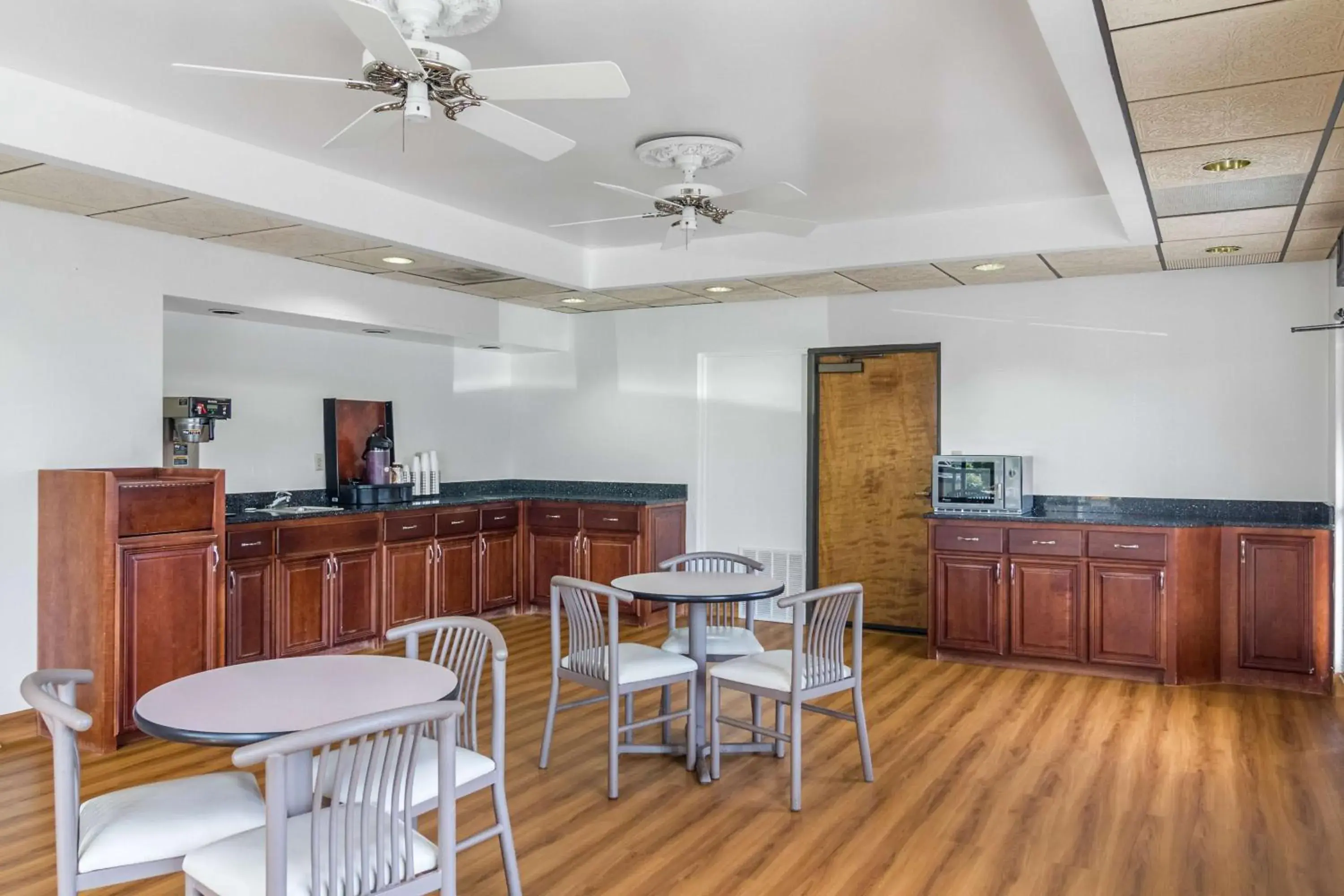 Lobby or reception in Motel 6 Waycross Lobby or reception in Motel 6 Waycross