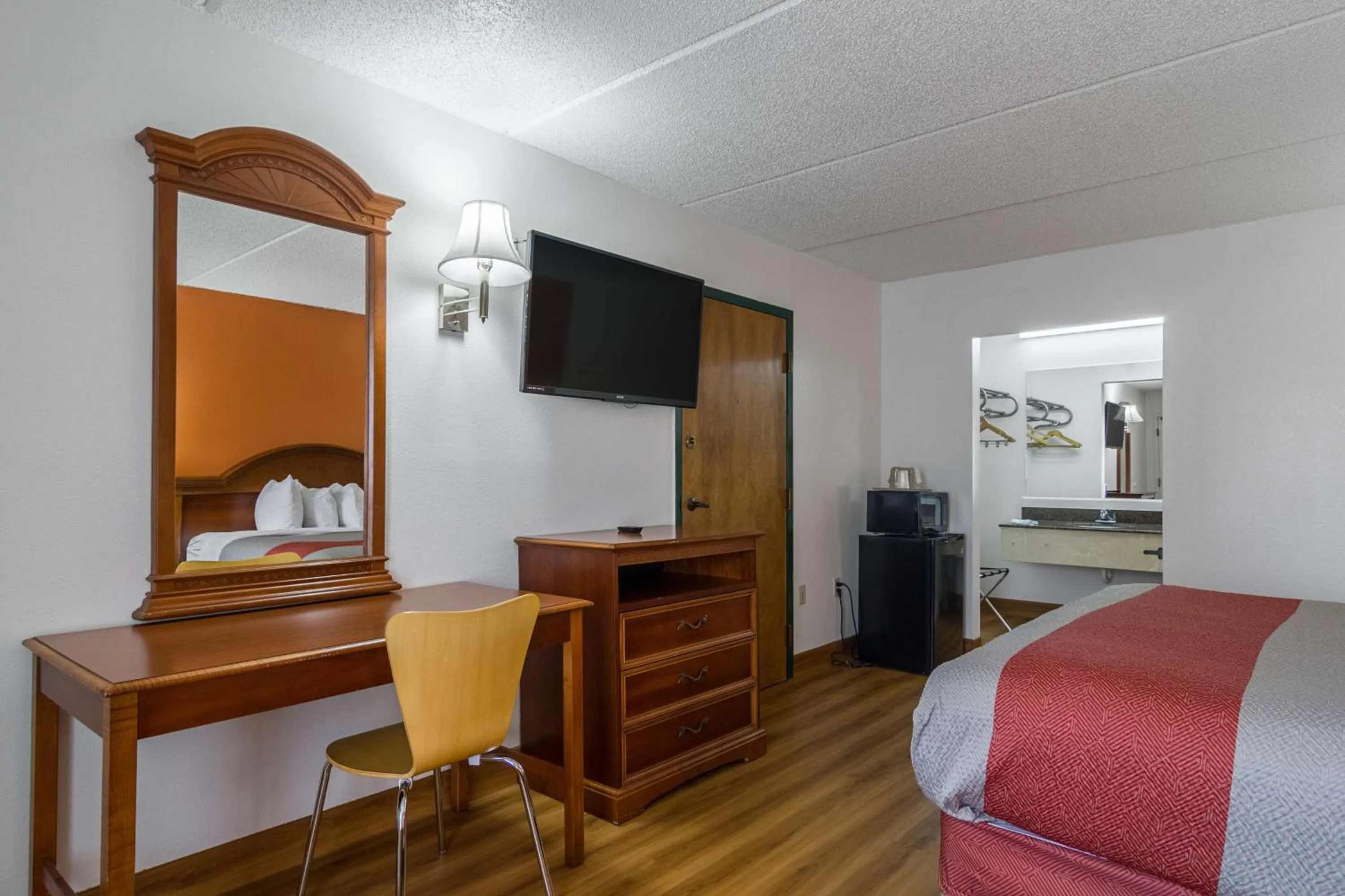 TV and multimedia, Bed in Motel 6 Waycross