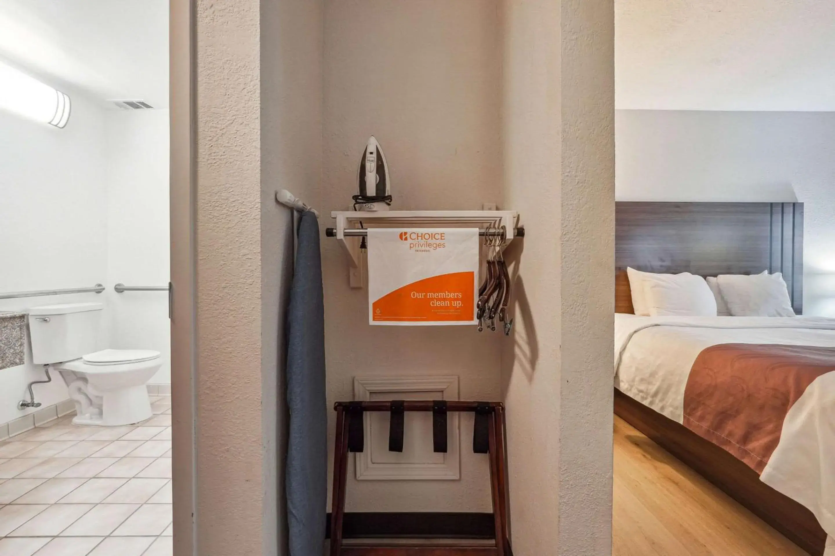 Bedroom, Bed in Quality Inn & Suites Bedroom, Bed in Quality Inn & Suites