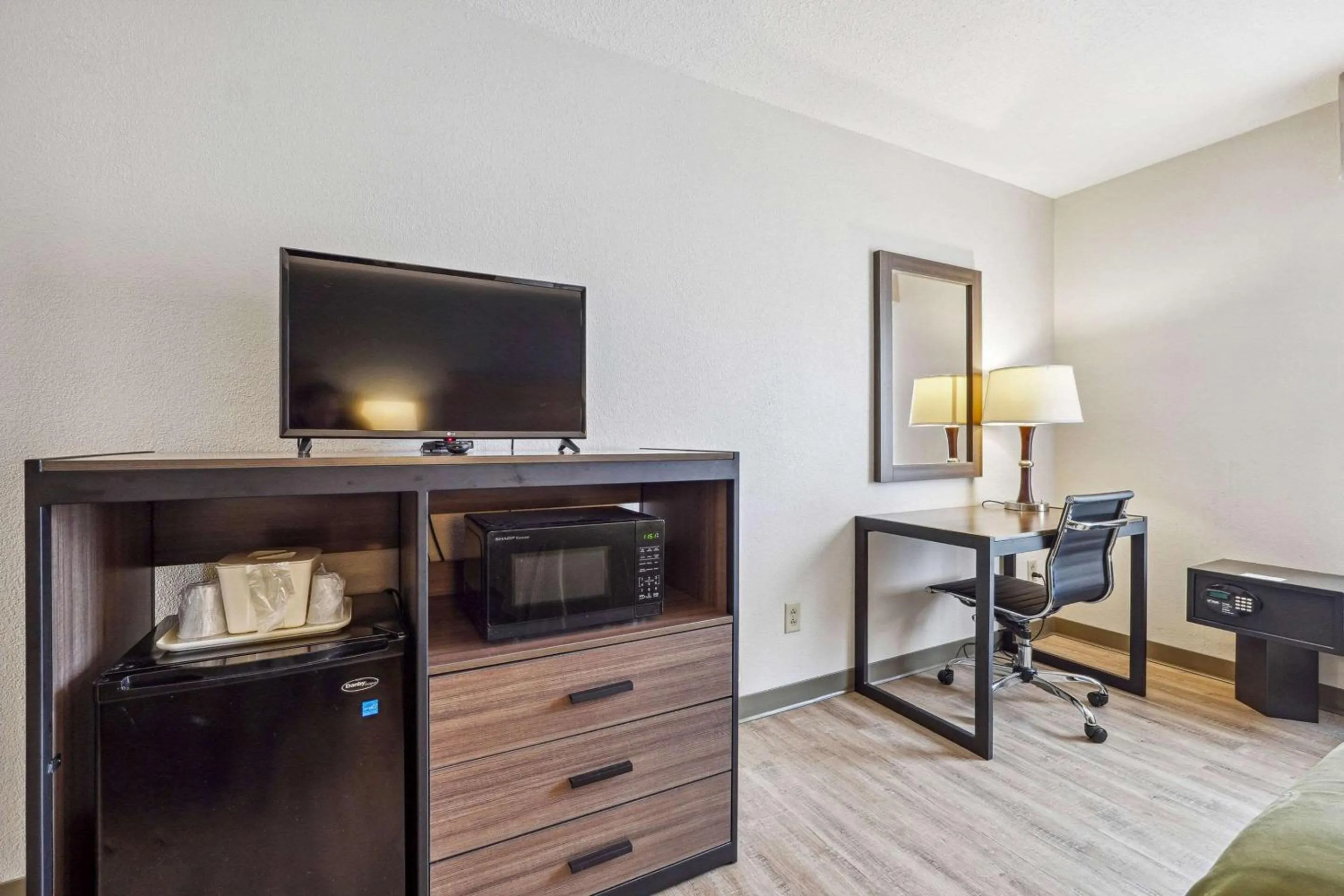 Bedroom in Quality Inn & Suites Dawsonville
