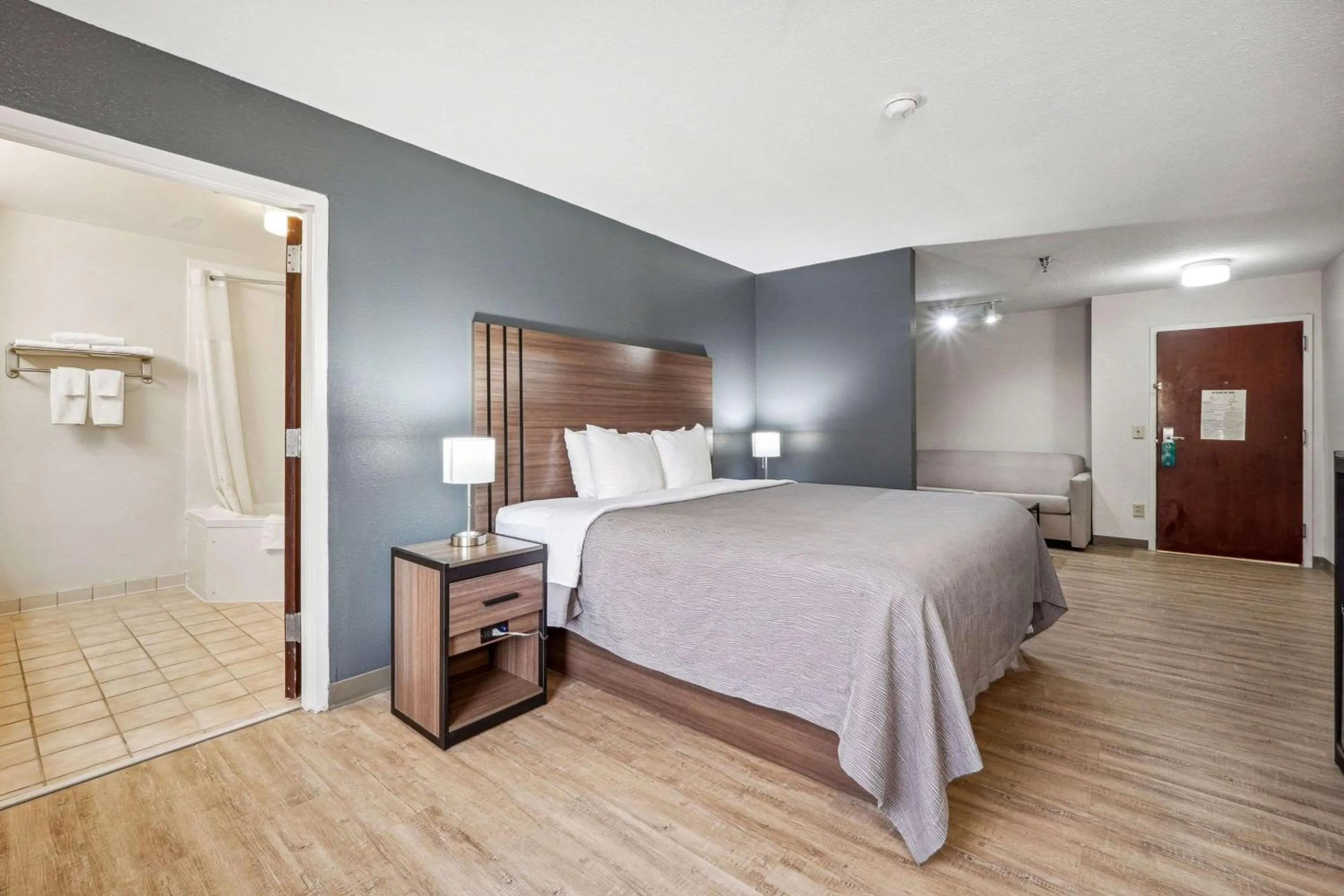 Bedroom, Bed in Quality Inn & Suites Dawsonville