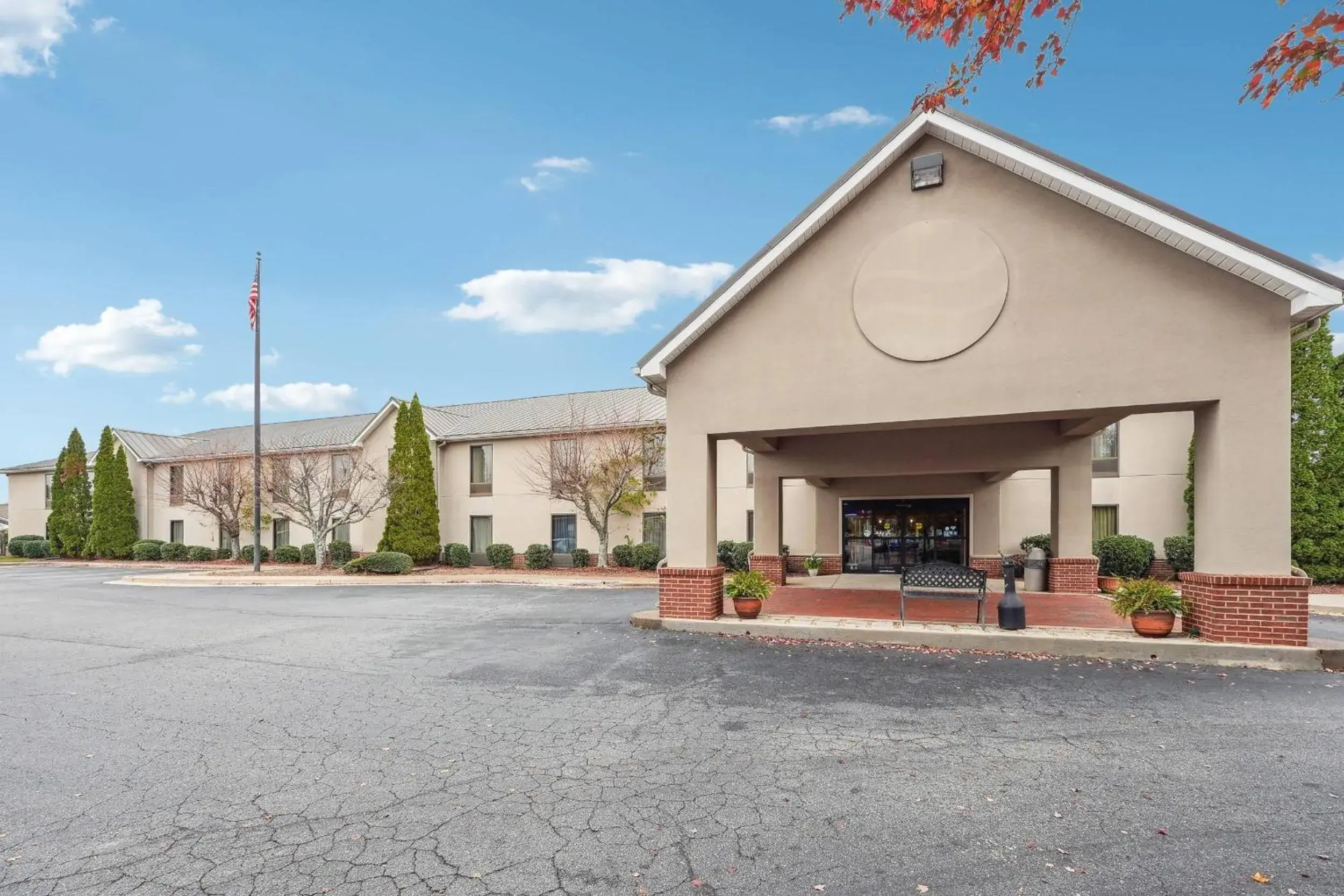 Property building in Quality Inn & Suites Dawsonville Property building in Quality Inn & Suites Dawsonville
