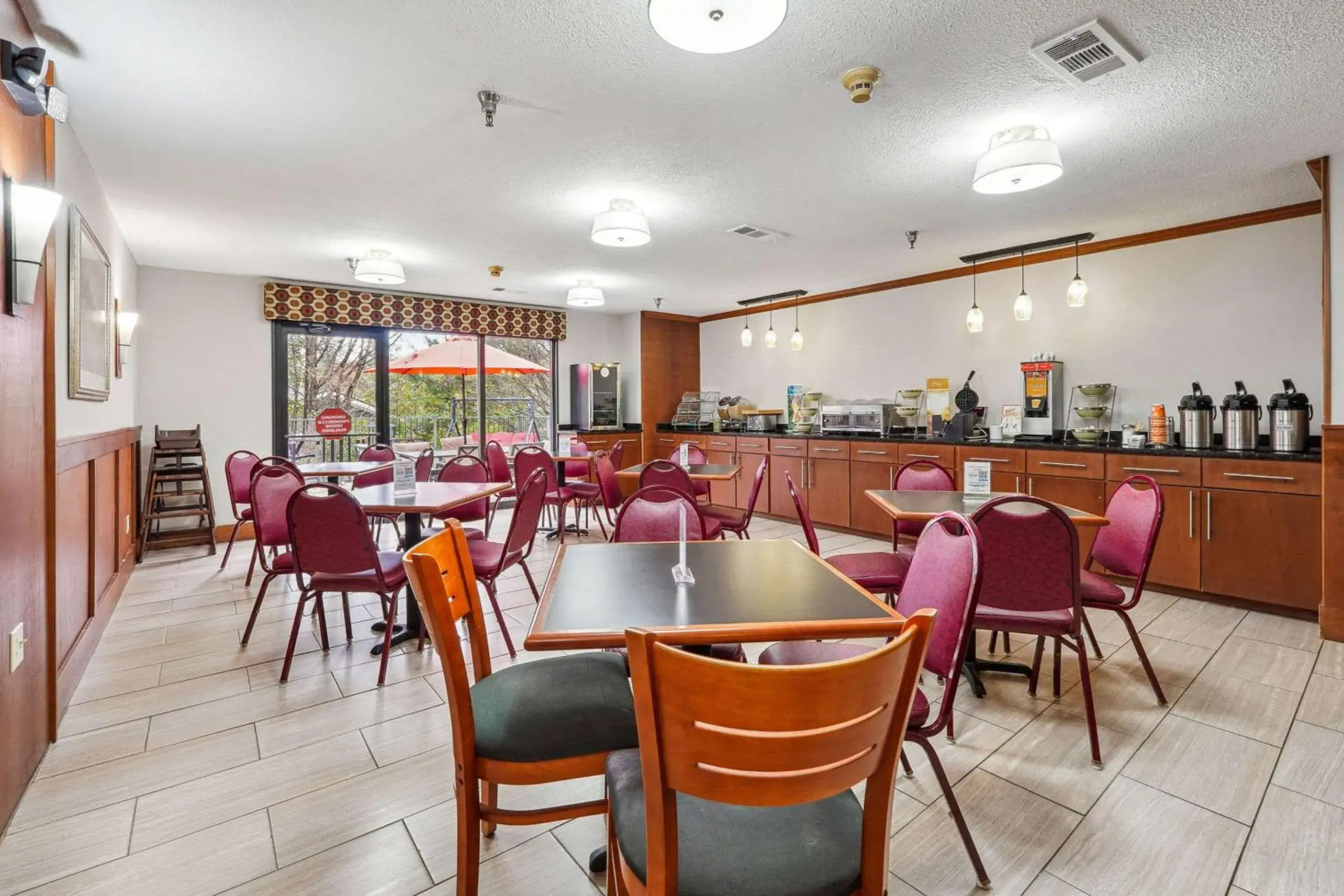 Breakfast in Quality Inn & Suites Breakfast in Quality Inn & Suites