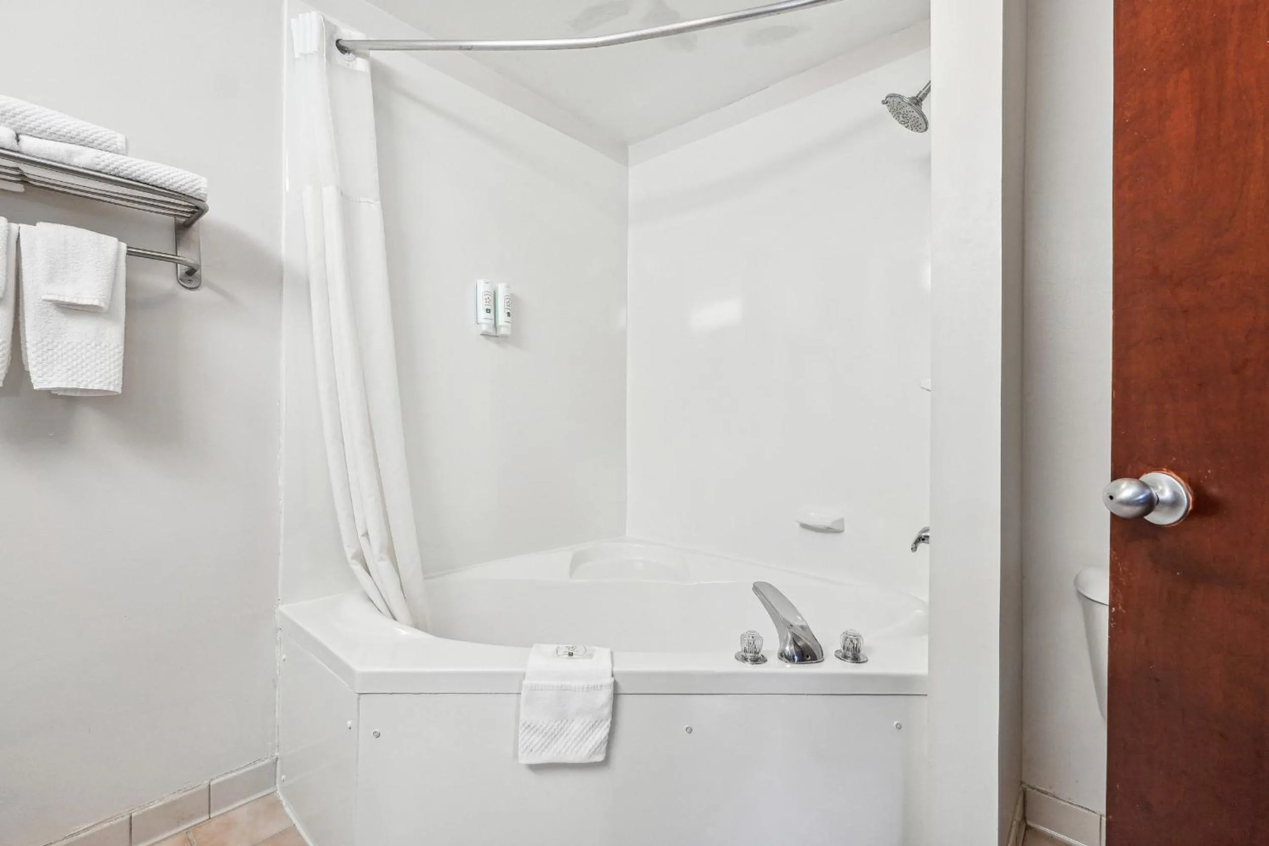 Bathroom in Quality Inn & Suites Dawsonville