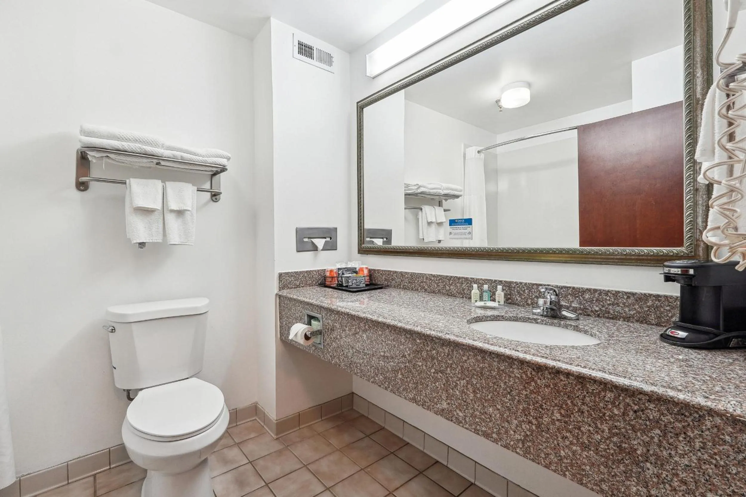 Bathroom in Quality Inn & Suites Dawsonville