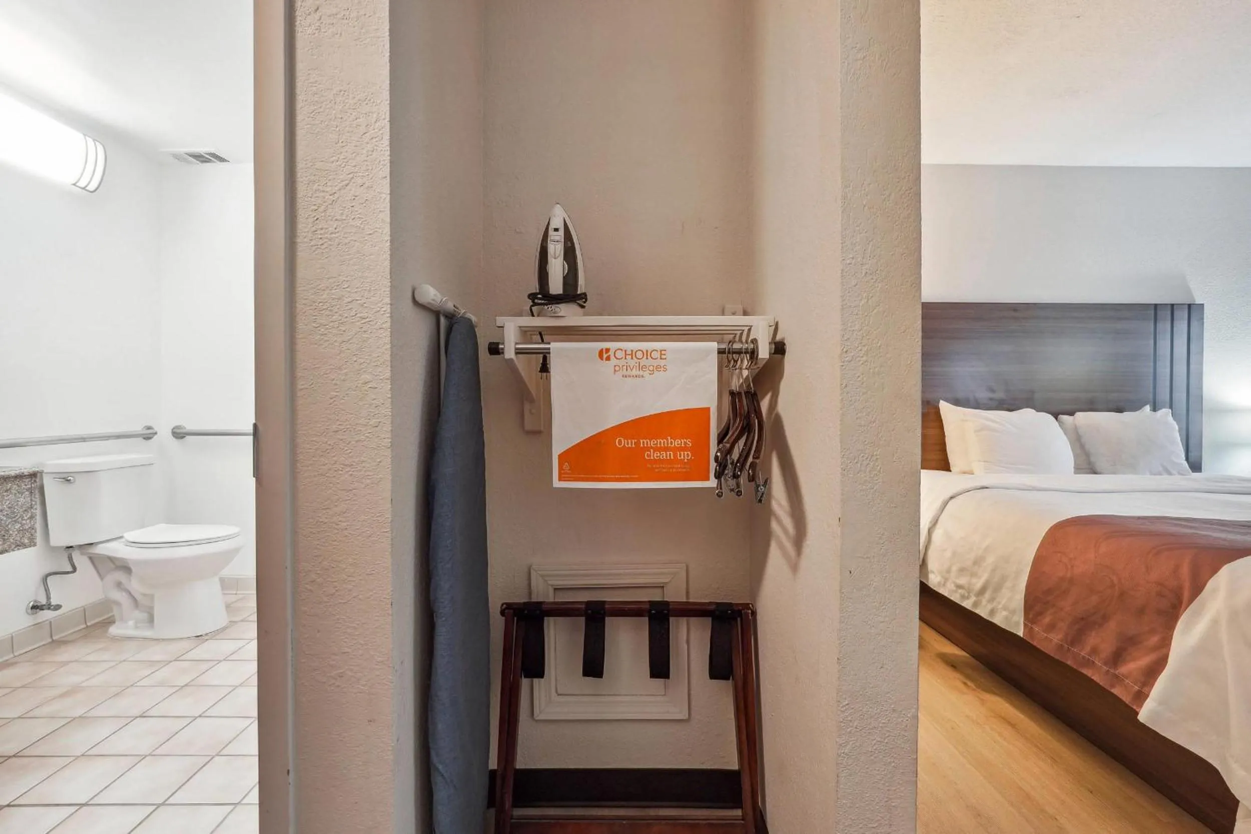 Bedroom, Bed in Quality Inn & Suites Dawsonville