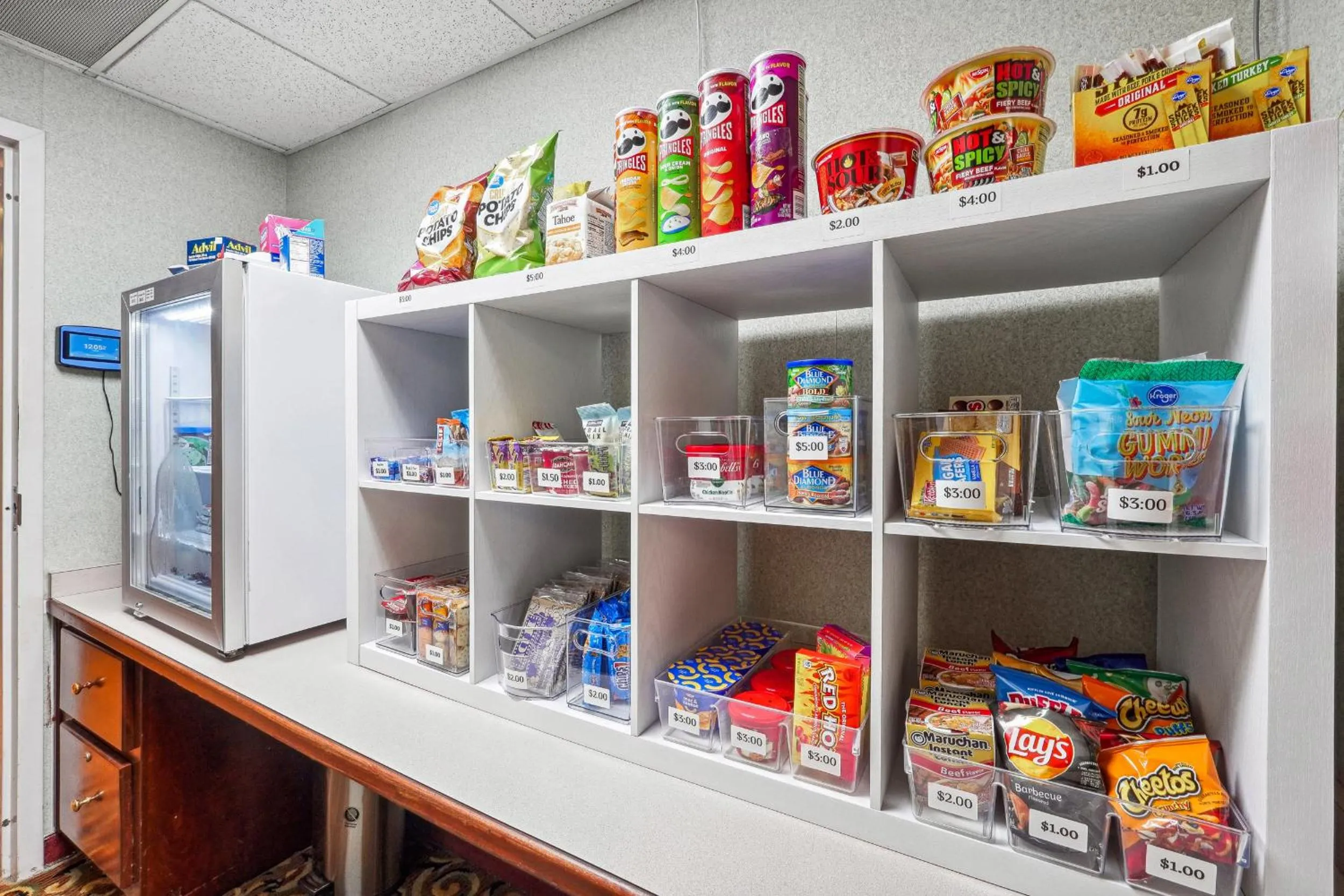 On-site shops in Quality Inn & Suites Dawsonville