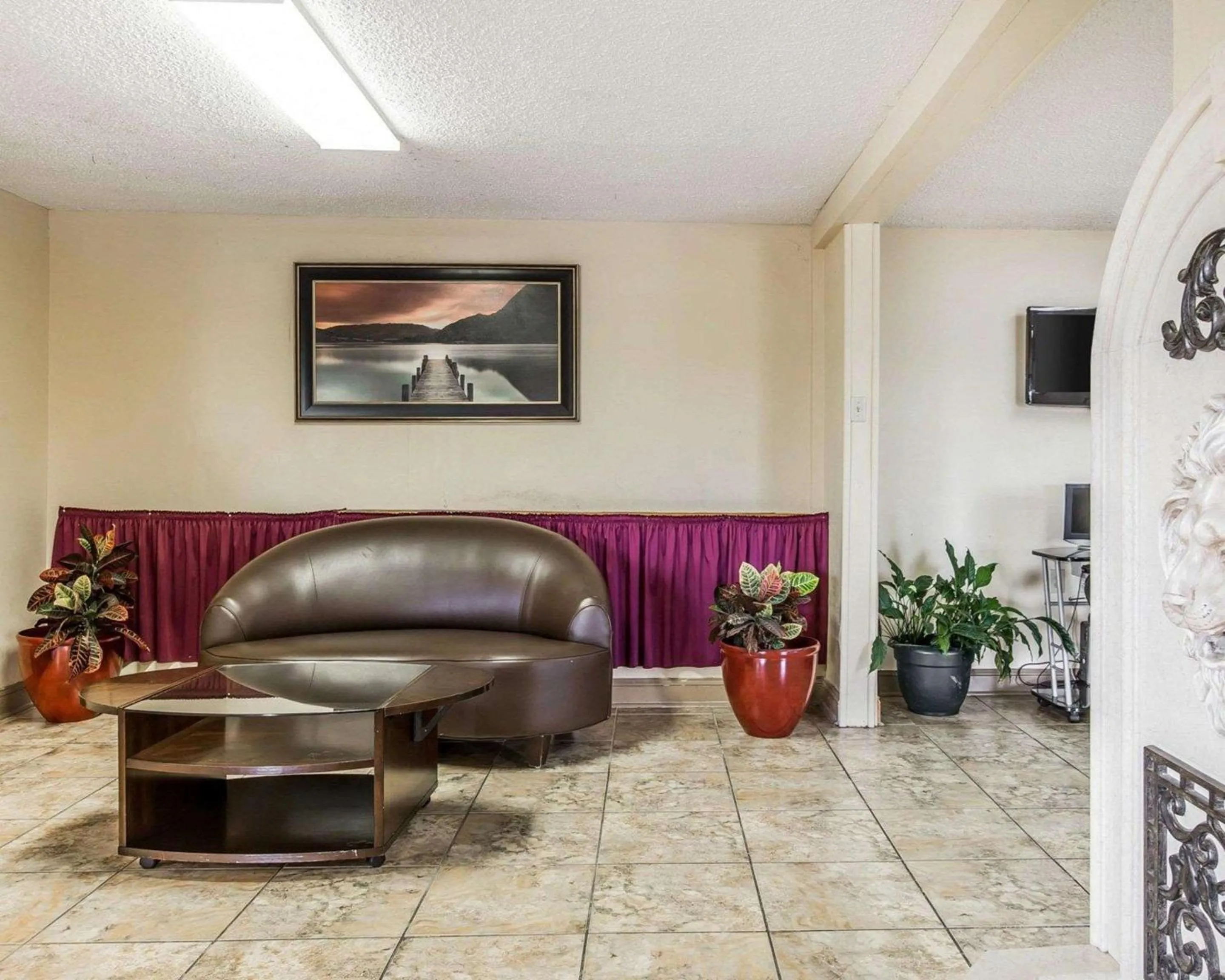 Lobby or reception, Seating Area in Econo Lodge Macon