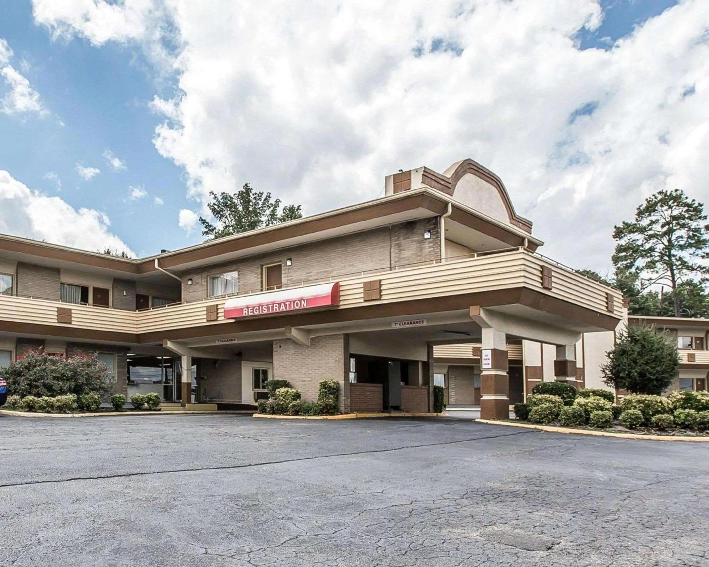 Property Building in Econo Lodge Macon