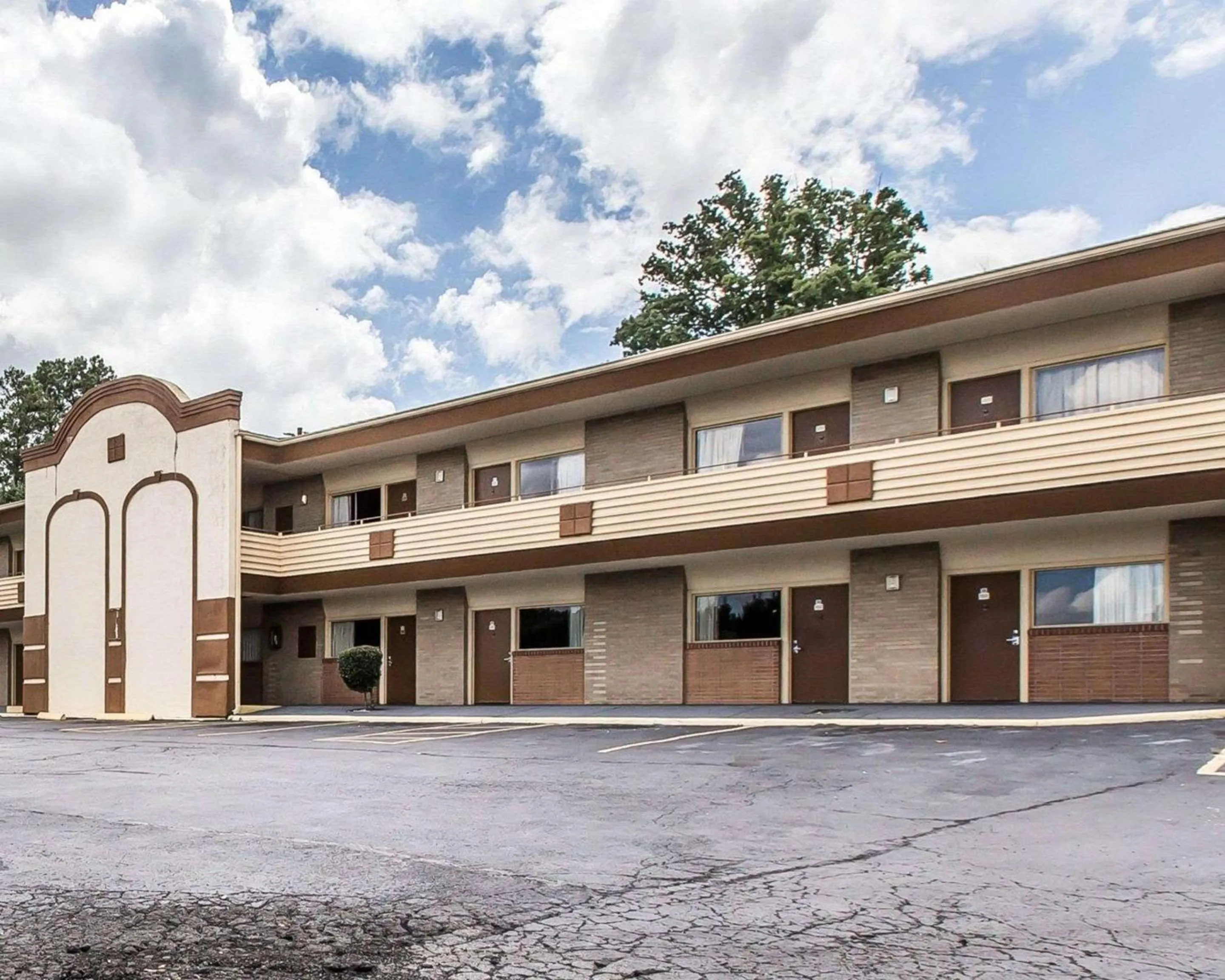 Property Building in Econo Lodge Macon