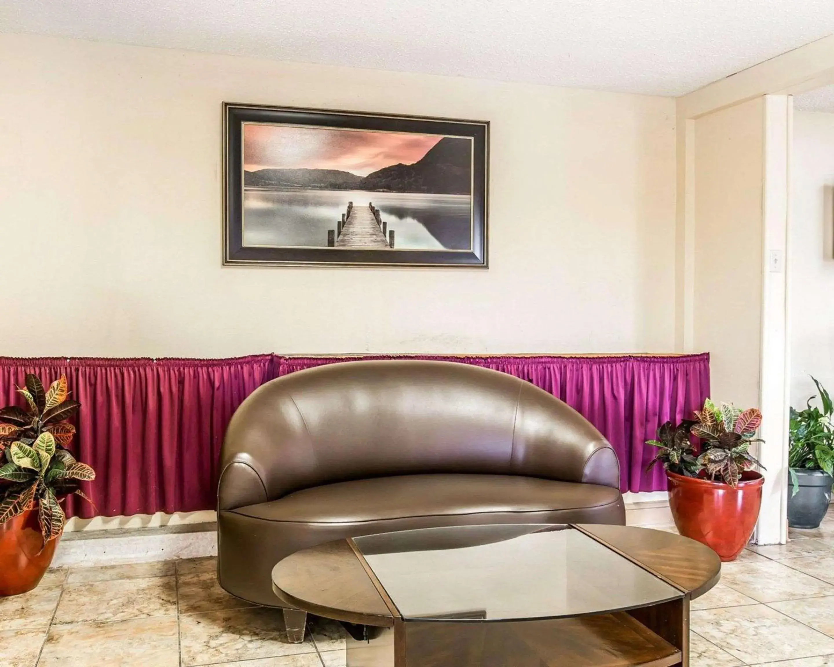 Lobby or reception, Seating Area in Econo Lodge Macon