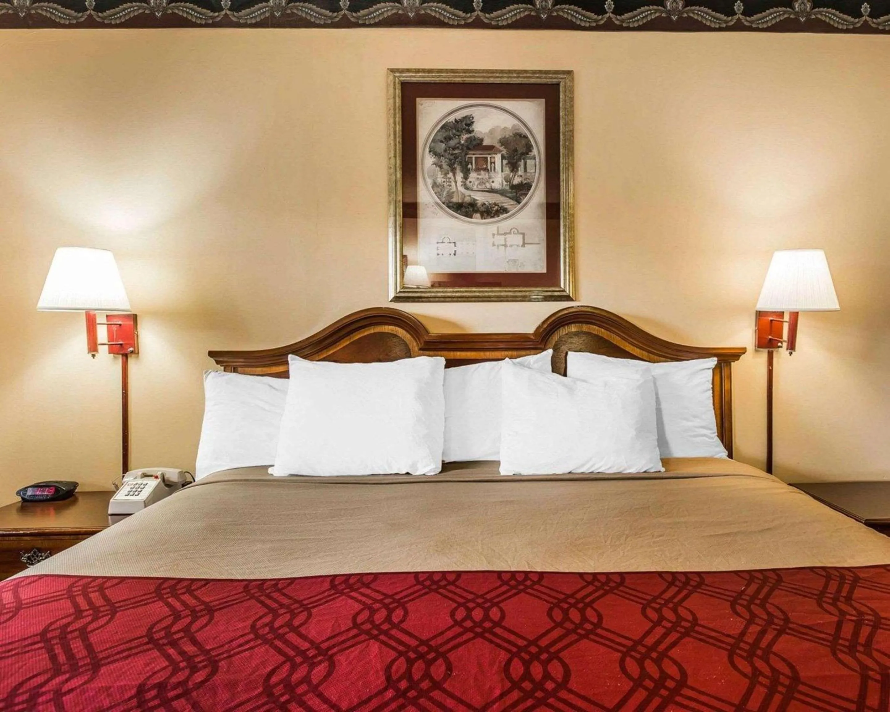 Bedroom in Econo Lodge Macon