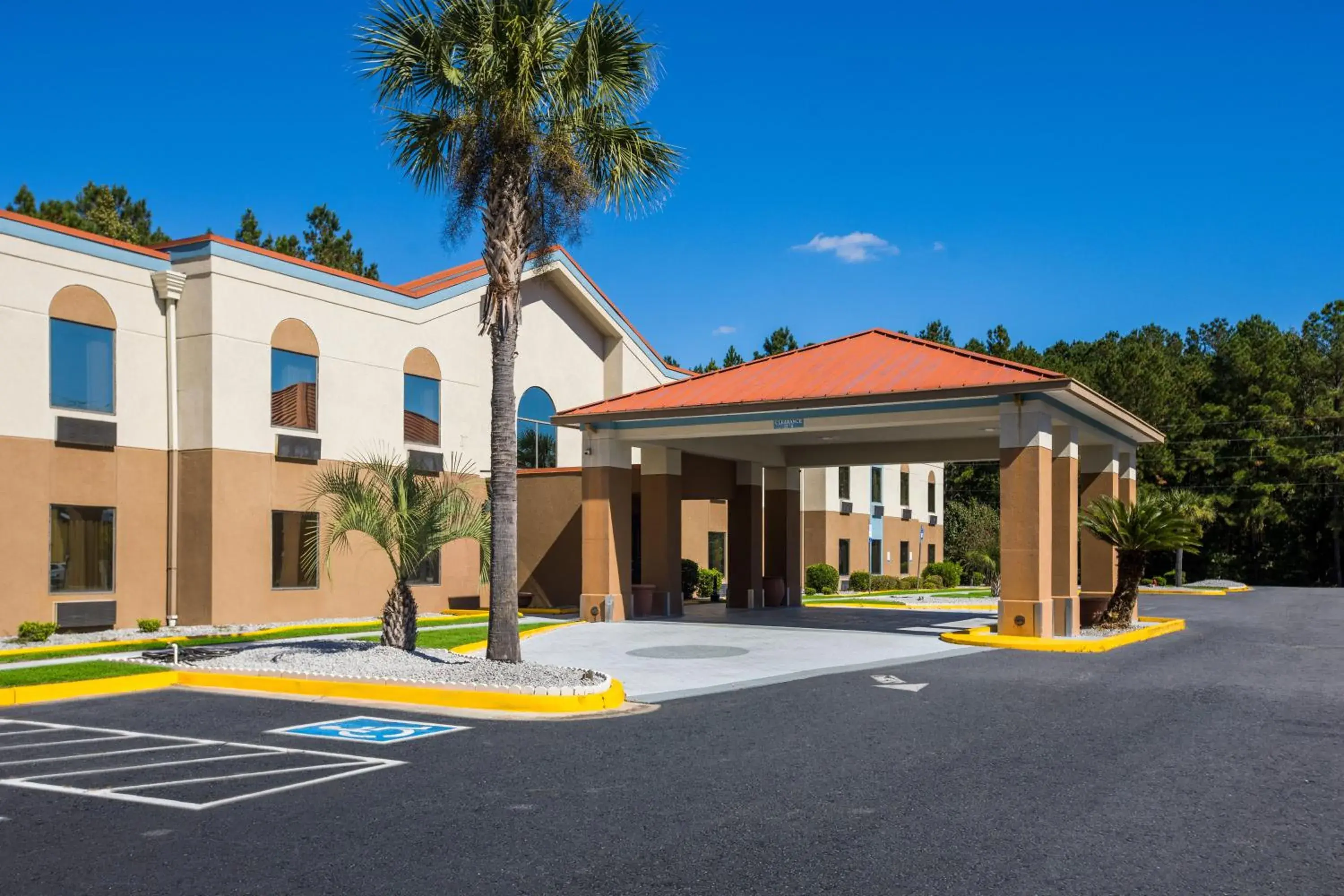 Property building in Clarion Pointe Hinesville near Fort Stewart Property building in Clarion Pointe Hinesville near Fort Stewart