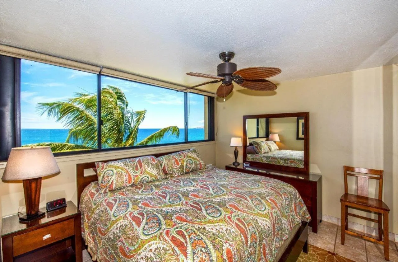Bed in Kealia Resort 404