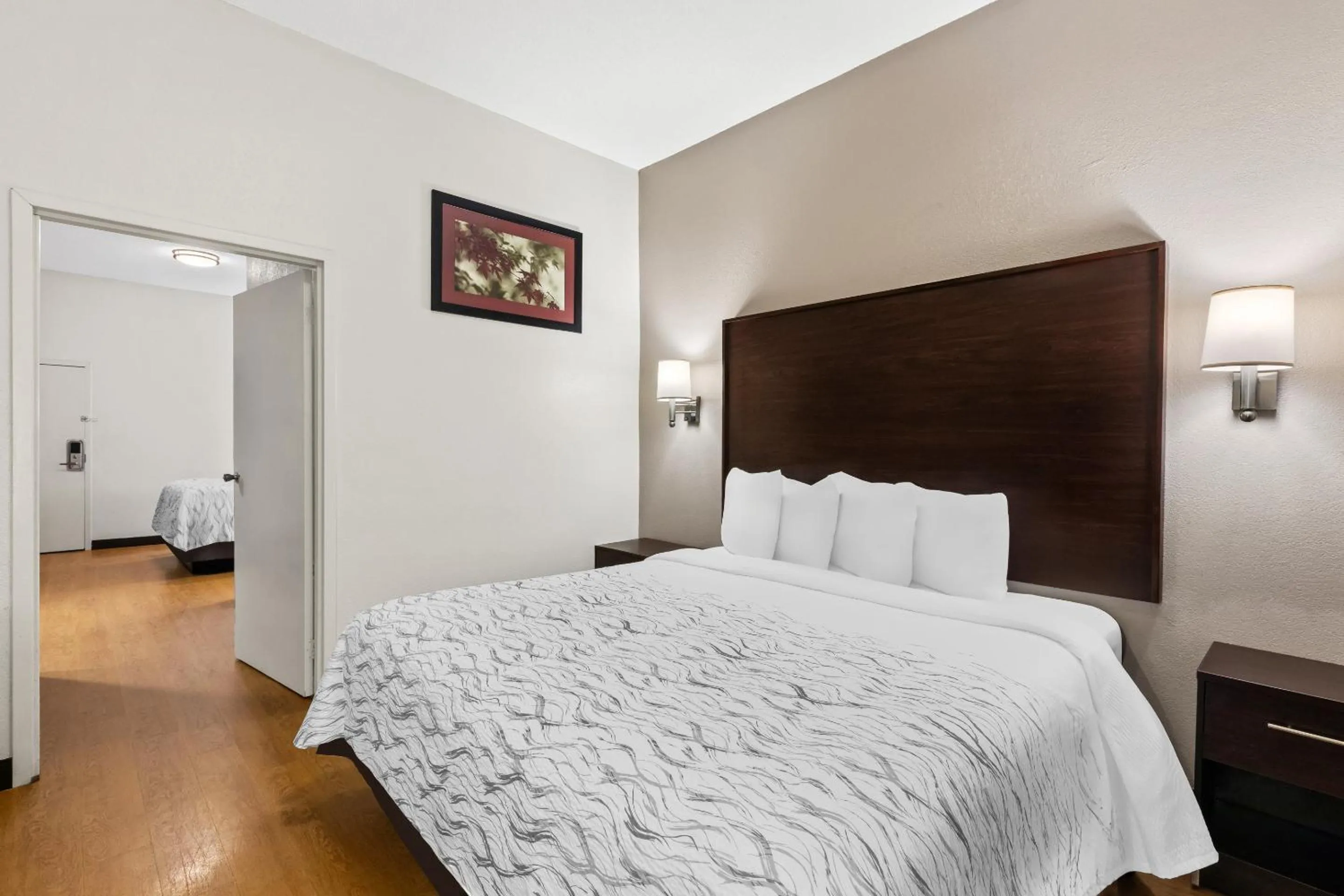 Photo of the whole room, Bed in Red Roof PLUS+ & Suites Atlanta Airport South