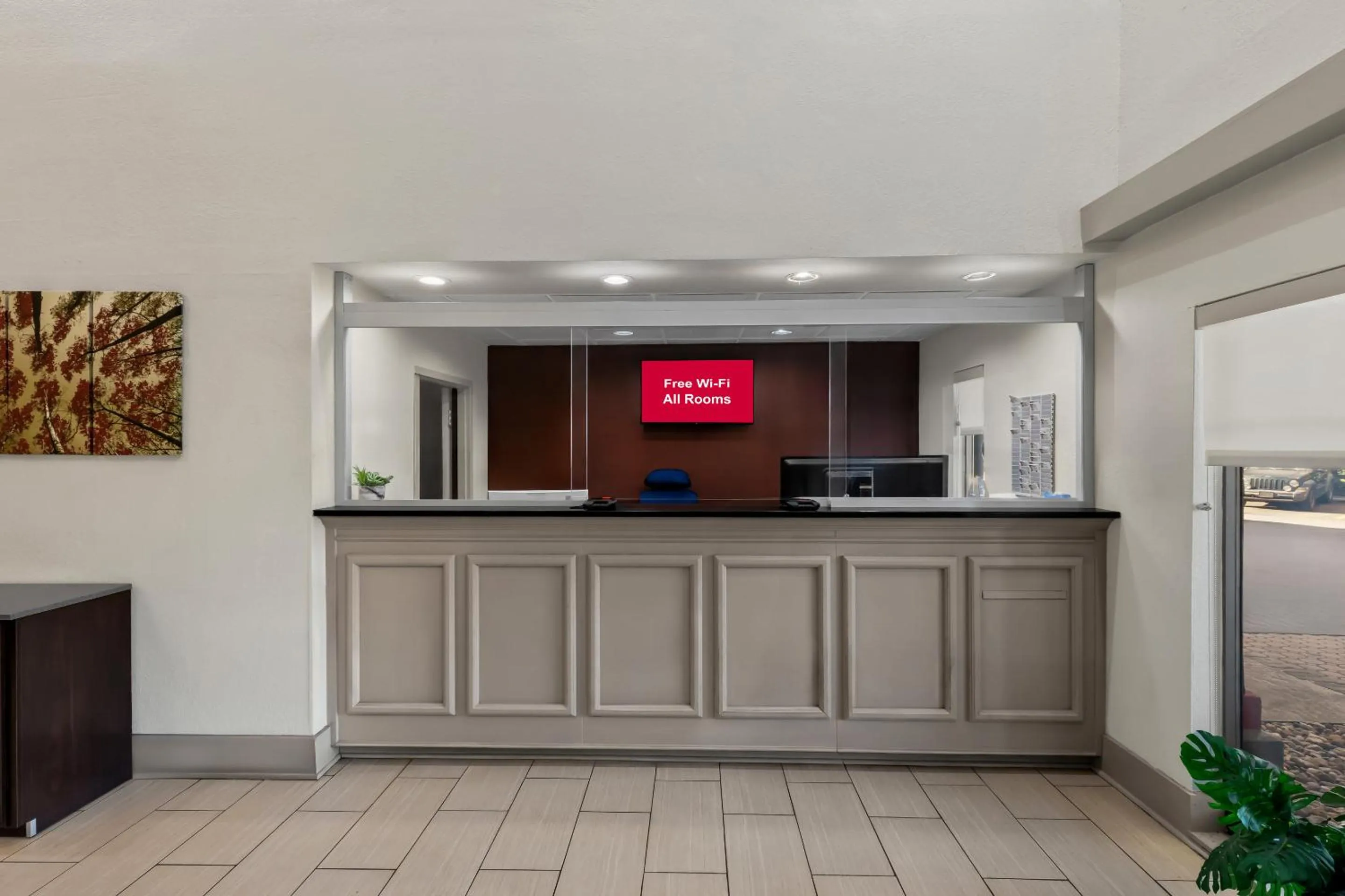 Lobby or reception in Red Roof PLUS+ & Suites Atlanta Airport South
