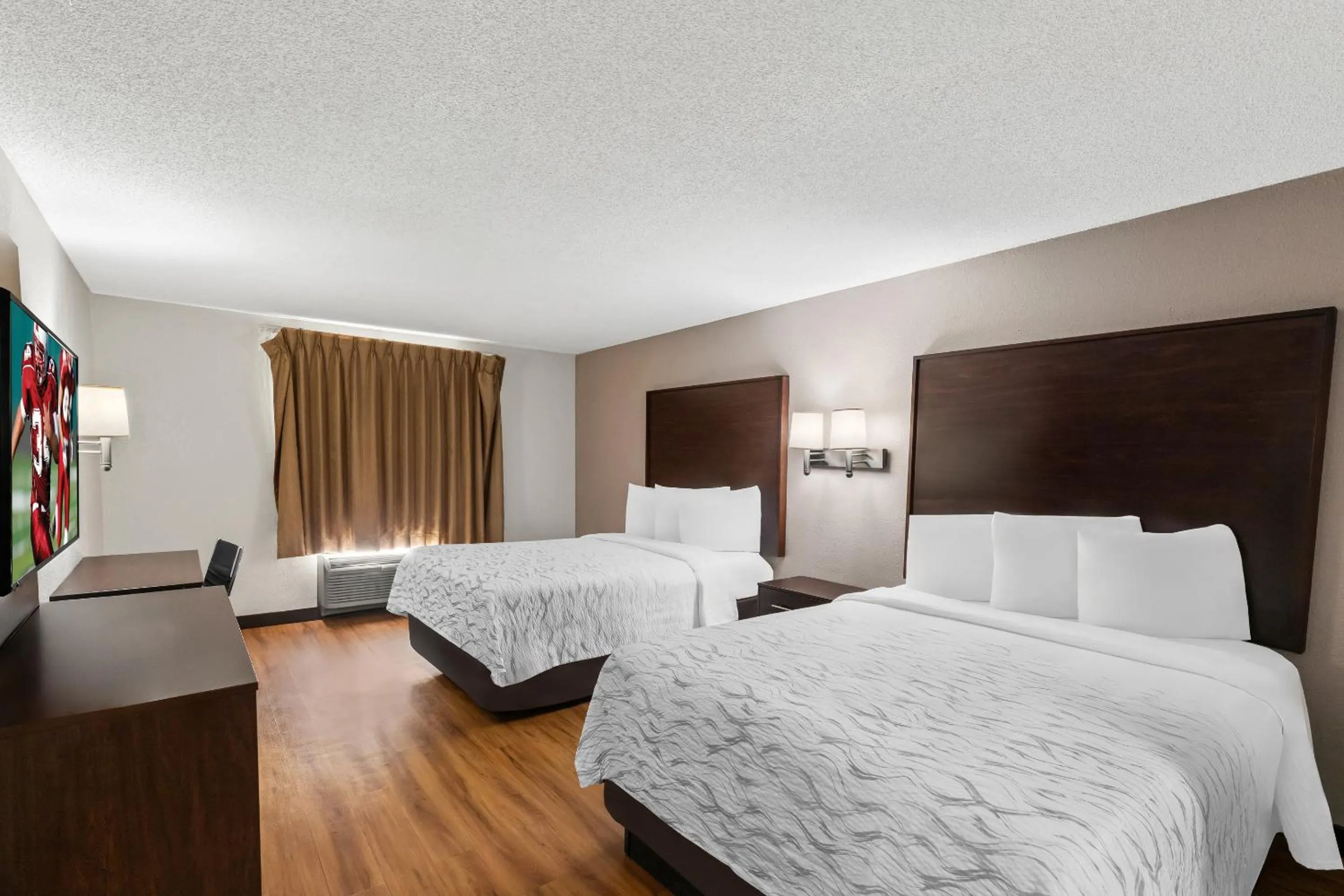 Bedroom, Bed in Red Roof PLUS+ & Suites Atlanta Airport South