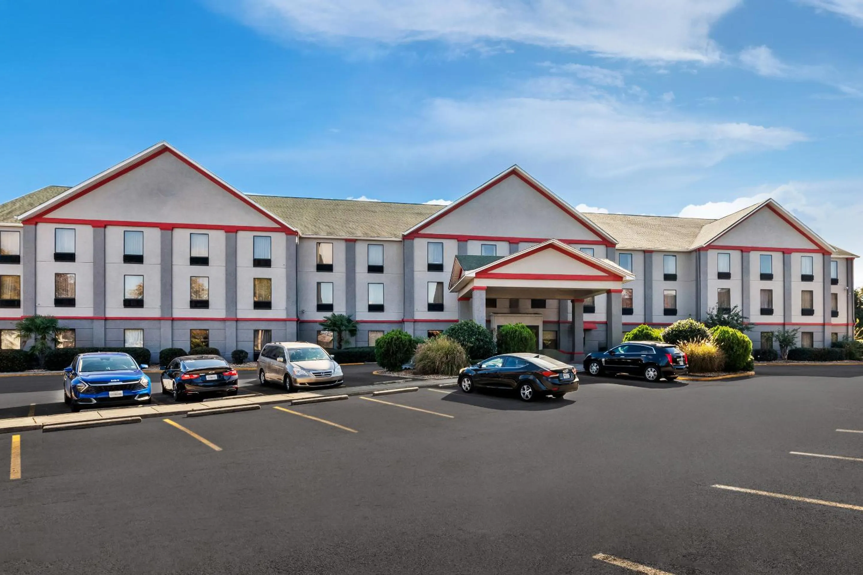 Property building in Red Roof PLUS+ & Suites Atlanta Airport South