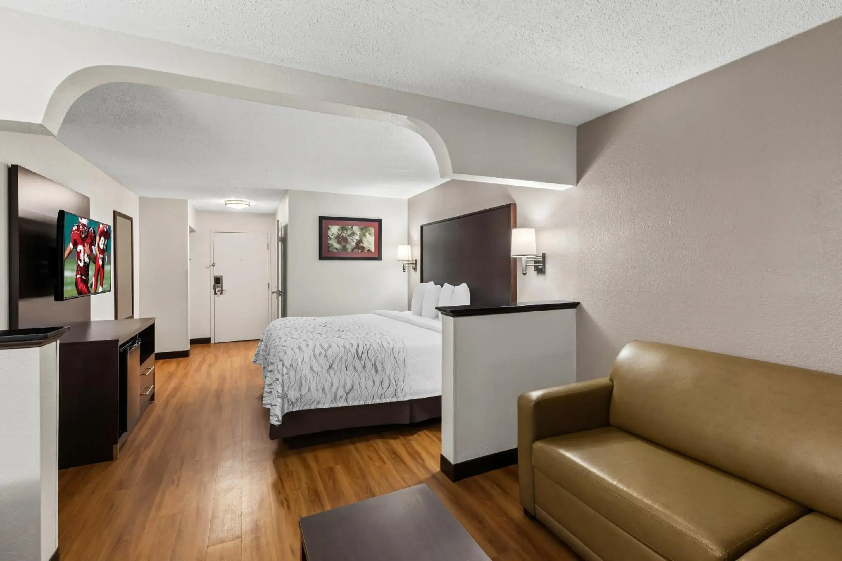 Bedroom, Bed in Red Roof PLUS+ & Suites Atlanta Airport South Bedroom, Bed in Red Roof PLUS+ & Suites Atlanta Airport South