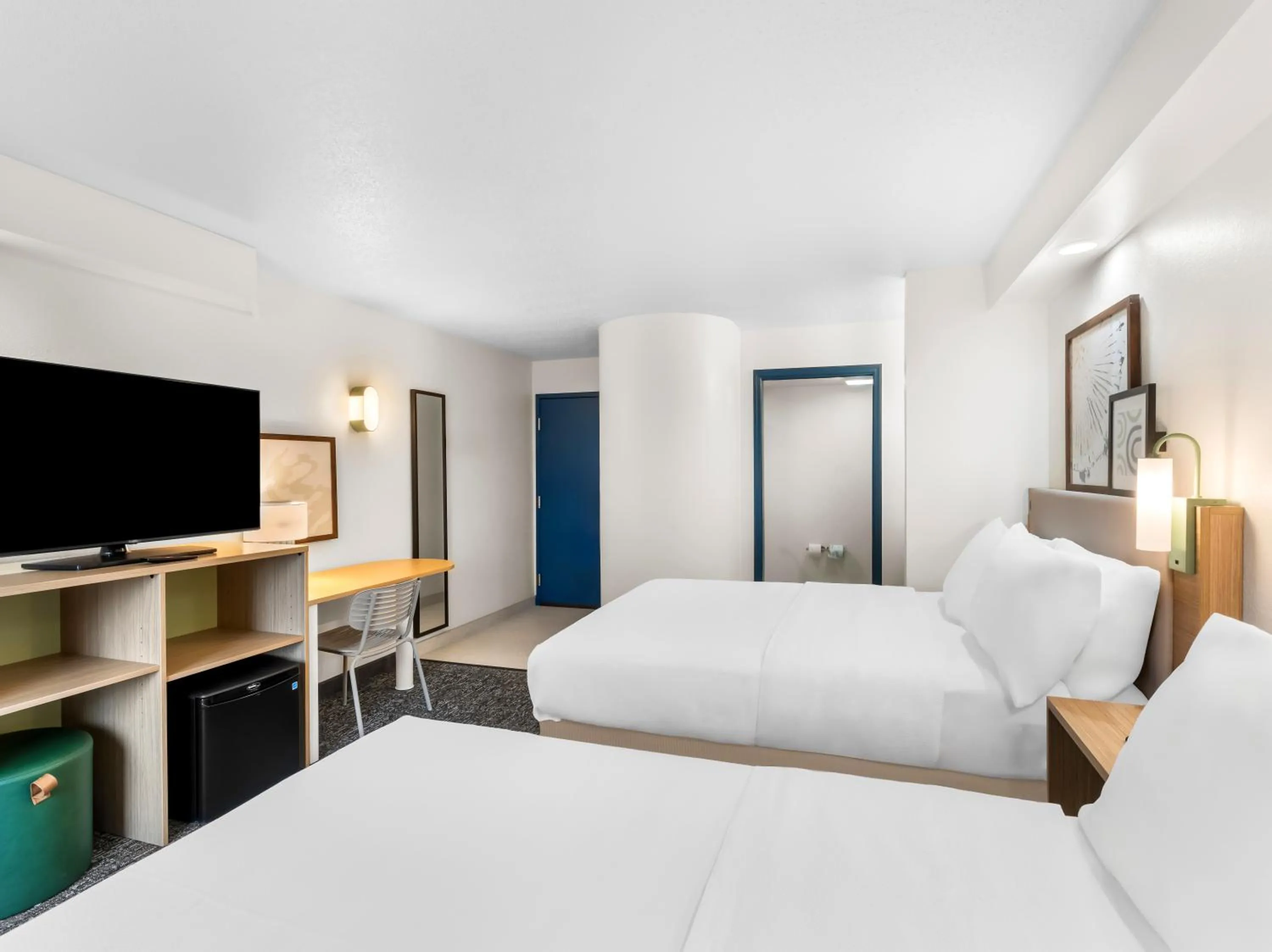 Guests, Bed in Sleep Inn and Conference Center