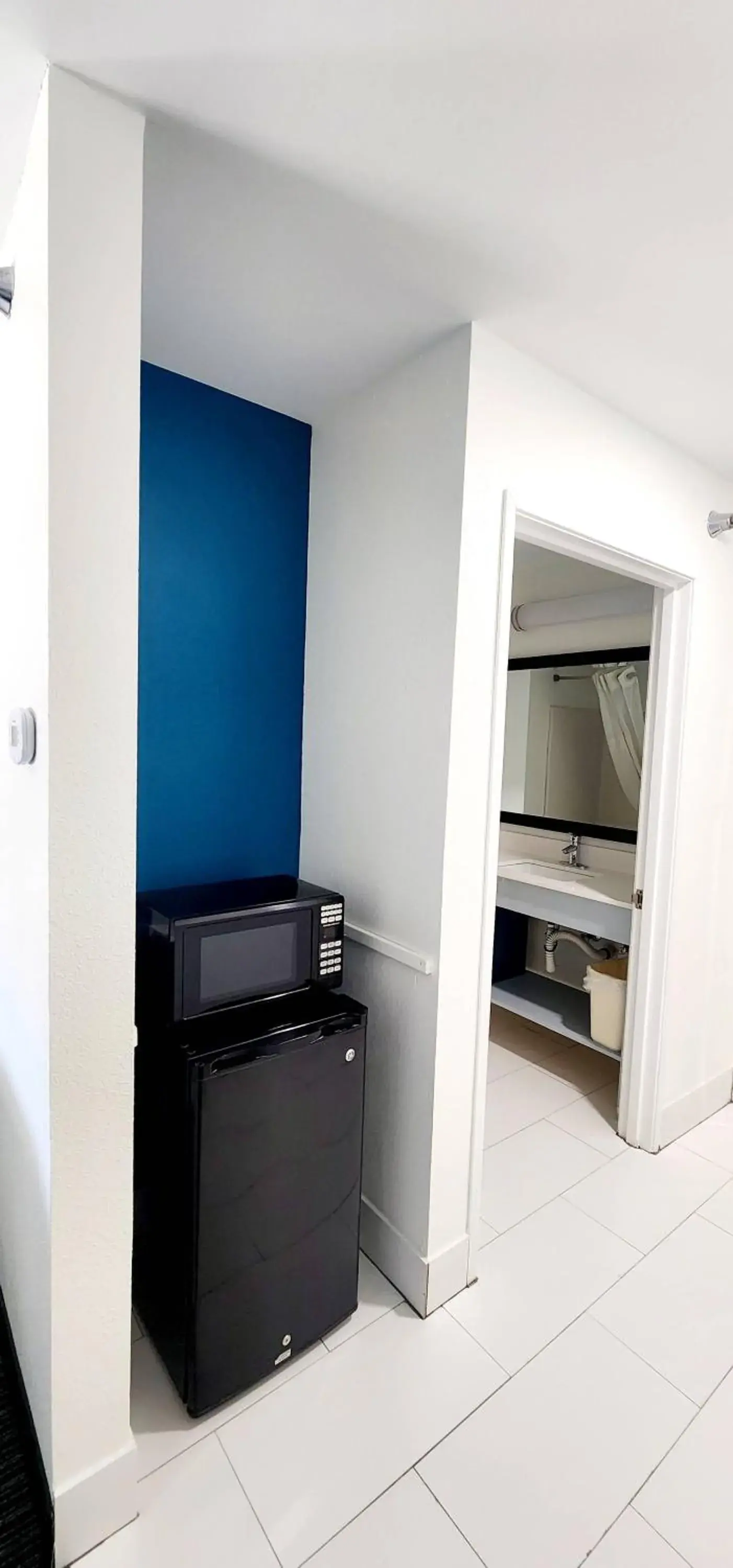 Deluxe King Room - Non-Smoking in Baymont by Wyndham Port Wentworth Deluxe King Room - Non-Smoking in Baymont by Wyndham Port Wentworth